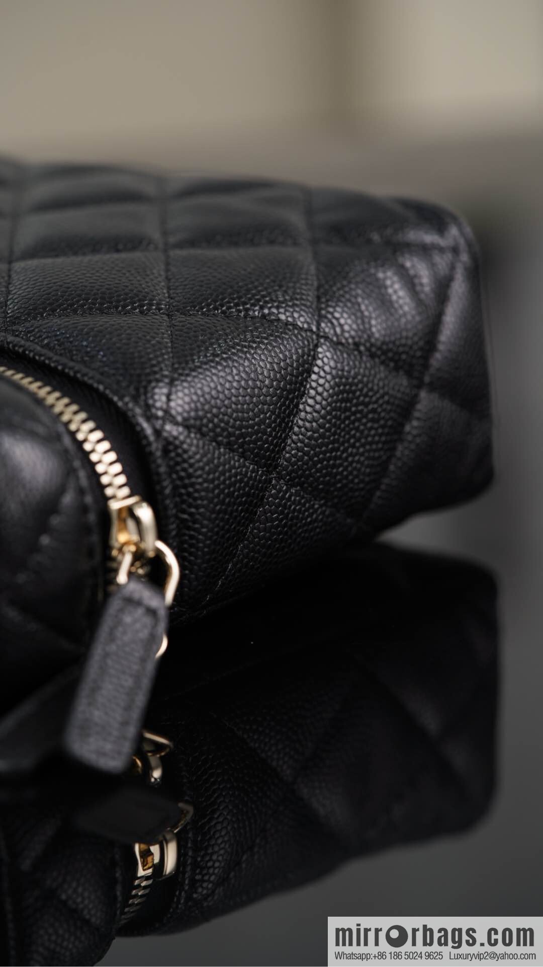 𝐂𝐡𝐚𝐧𝐞𝐥 𝟐𝟓𝐏 new lunch box bag, black gold, lychee cow AP4385