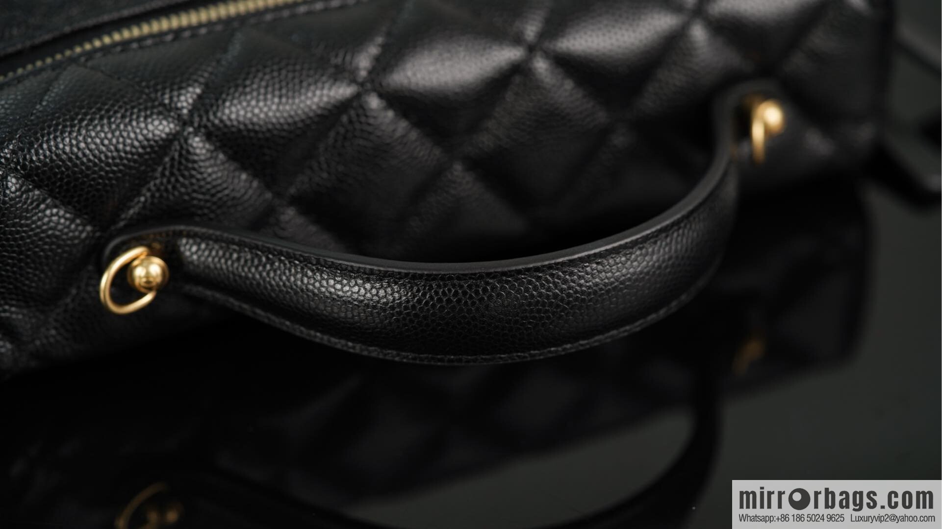 𝐂𝐡𝐚𝐧𝐞𝐥 𝟐𝟓𝐏 new lunch box bag, black gold, lychee cow AP4385