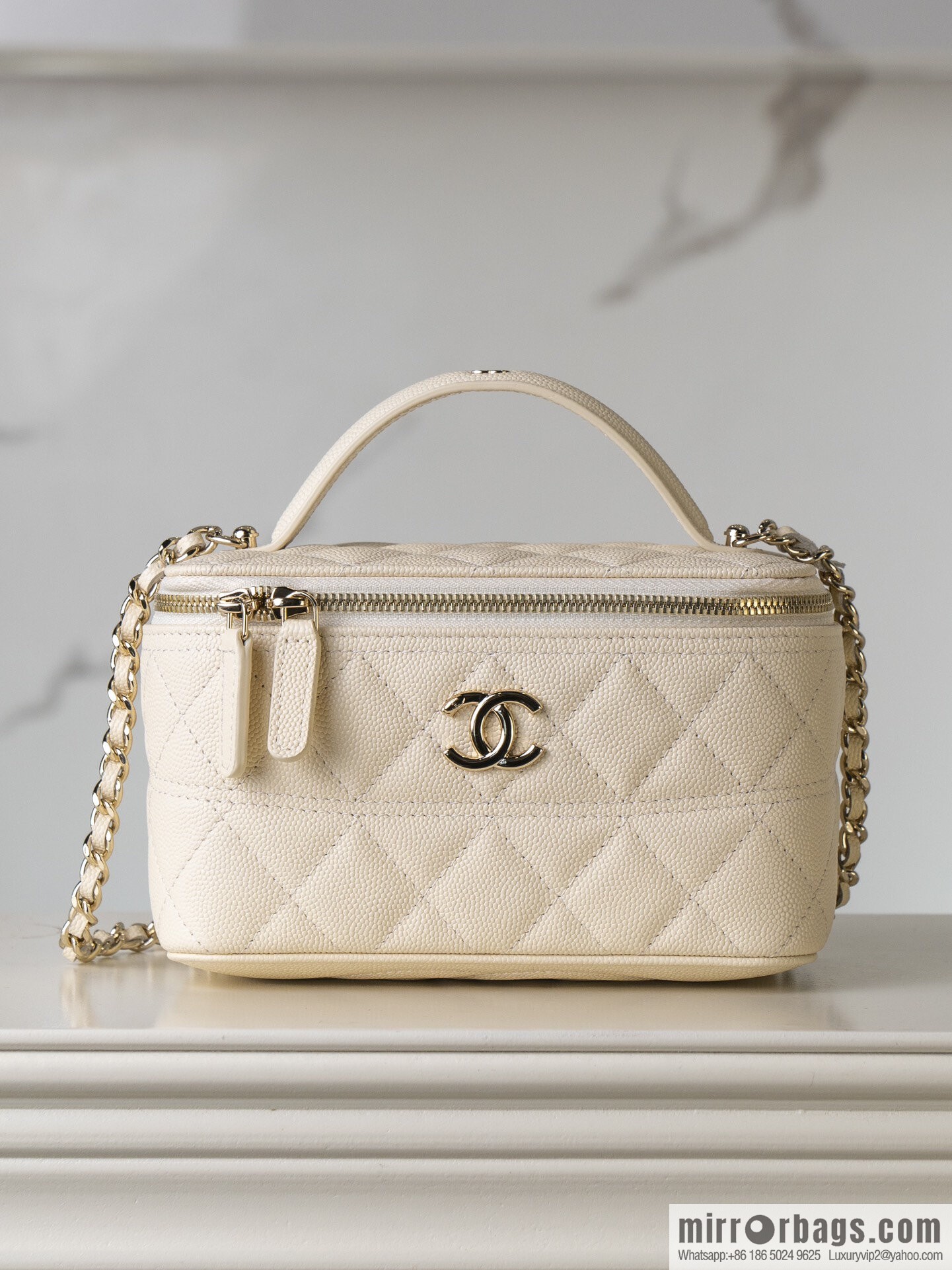 𝐂𝐡𝐚𝐧𝐞𝐥 𝟐𝟓𝐜 new, handle box bag, lychee cow, beige AP4404