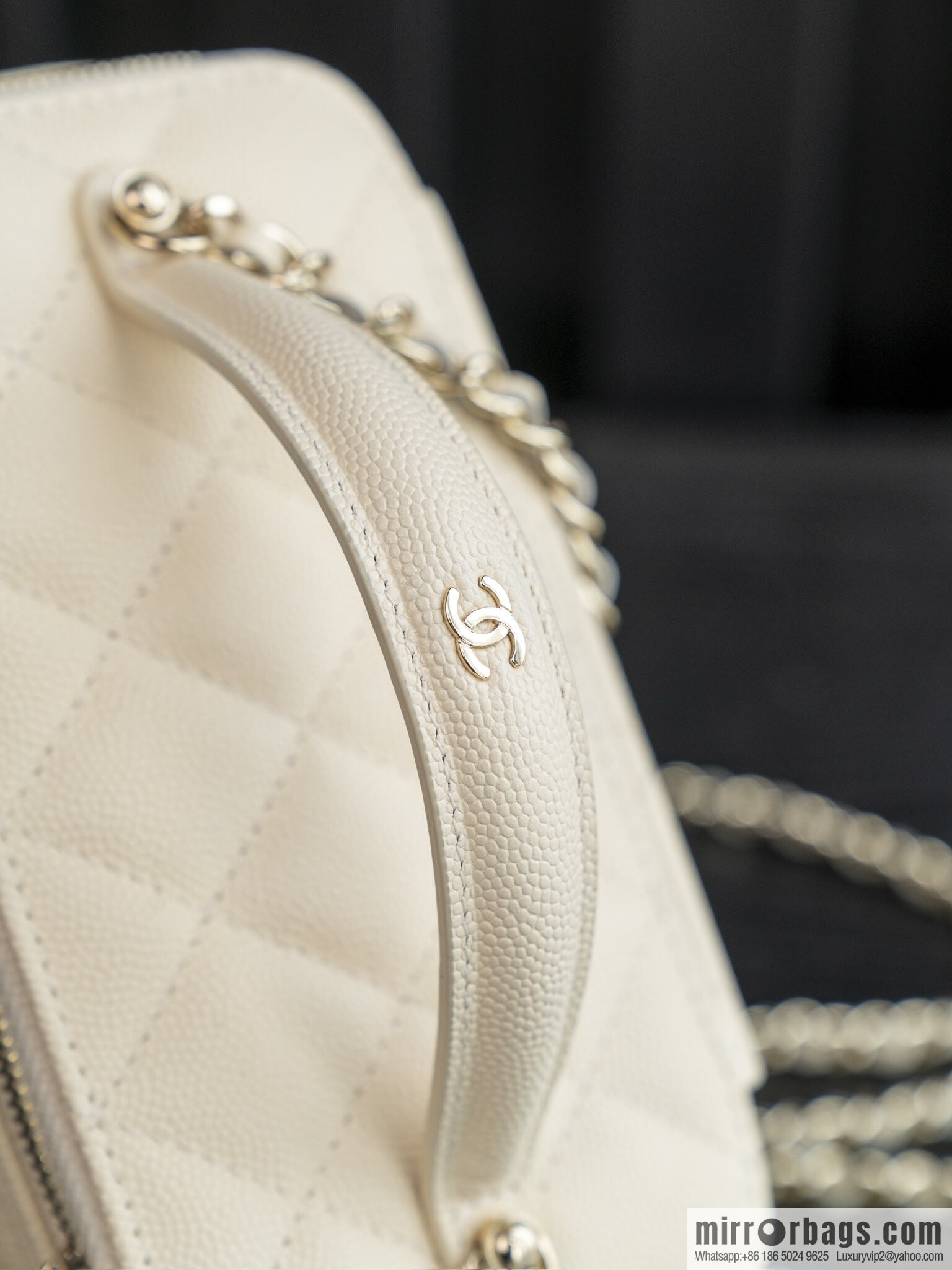 𝐂𝐡𝐚𝐧𝐞𝐥 𝟐𝟓𝐜 new, handle box bag, lychee cow, beige AP4404