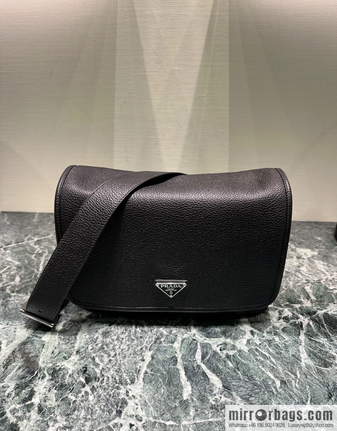 PRADA 🎉 new mailman bag 🎉 2VD075 🎉🎉 black