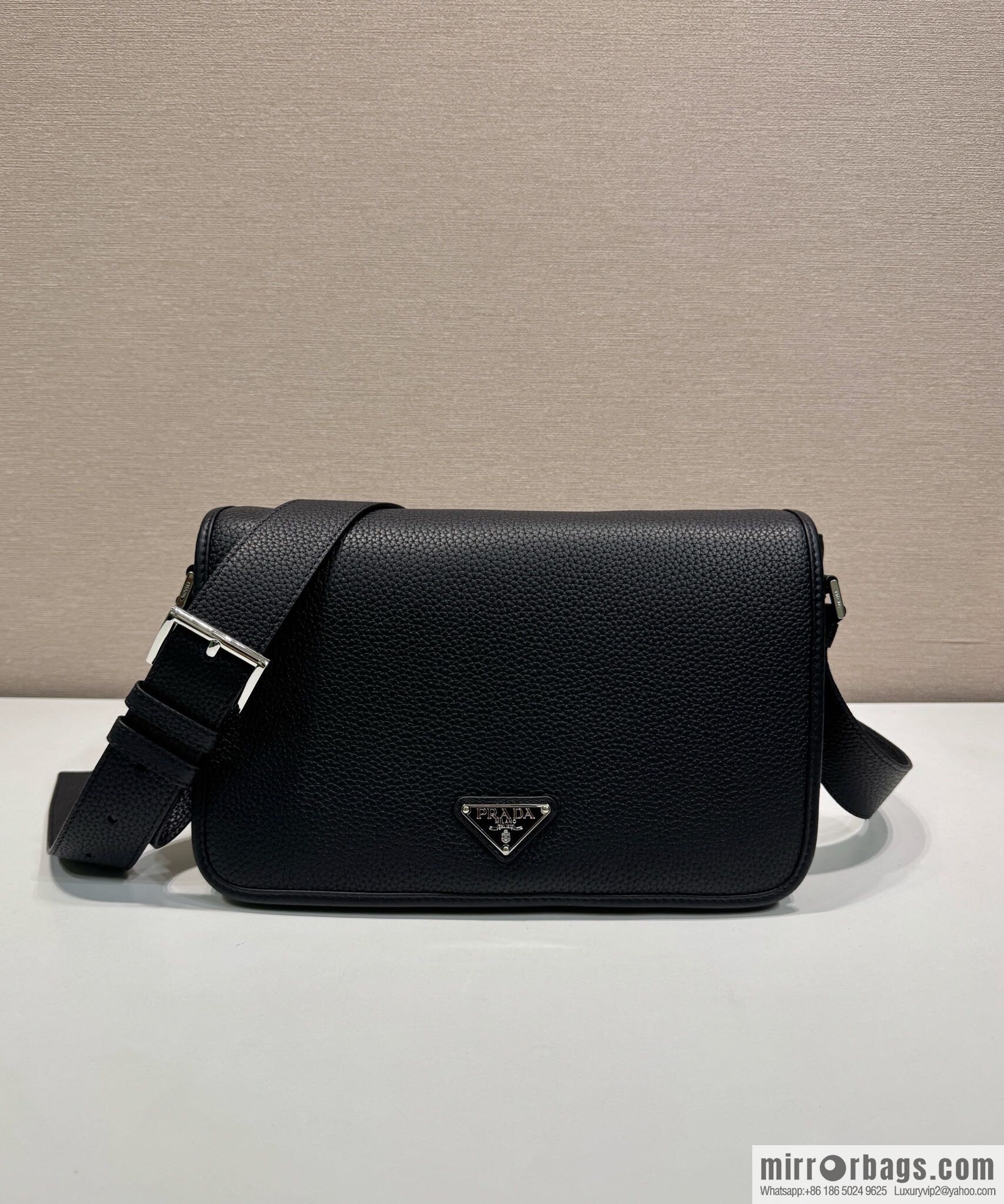 PRADA 🎉 new mailman bag 🎉 2VD075 🎉🎉 black