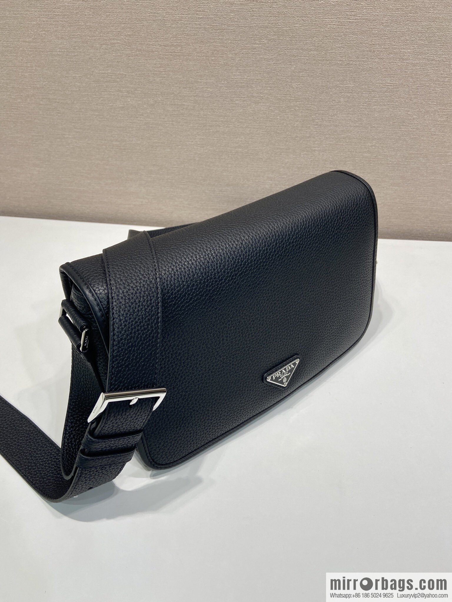 PRADA 🎉 new mailman bag 🎉 2VD075 🎉🎉 black
