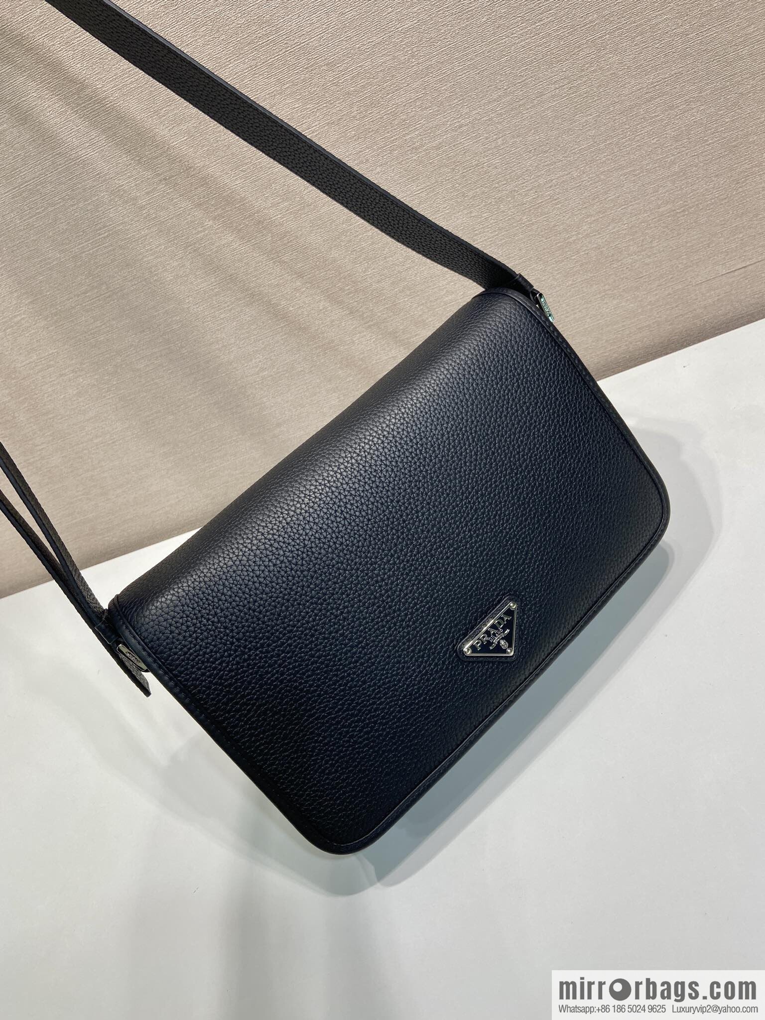 PRADA 🎉 new mailman bag 🎉 2VD075 🎉🎉 black