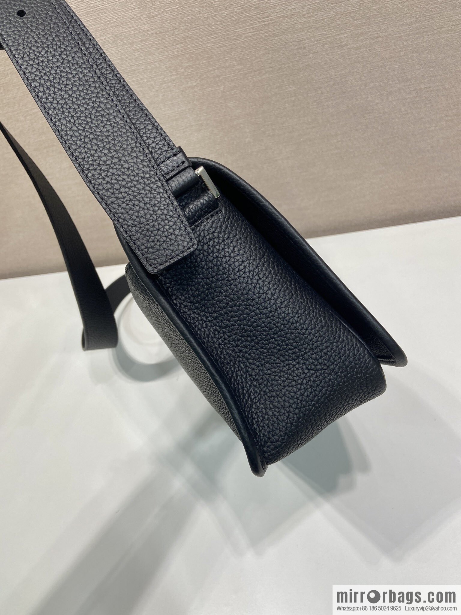 PRADA 🎉 new mailman bag 🎉 2VD075 🎉🎉 black