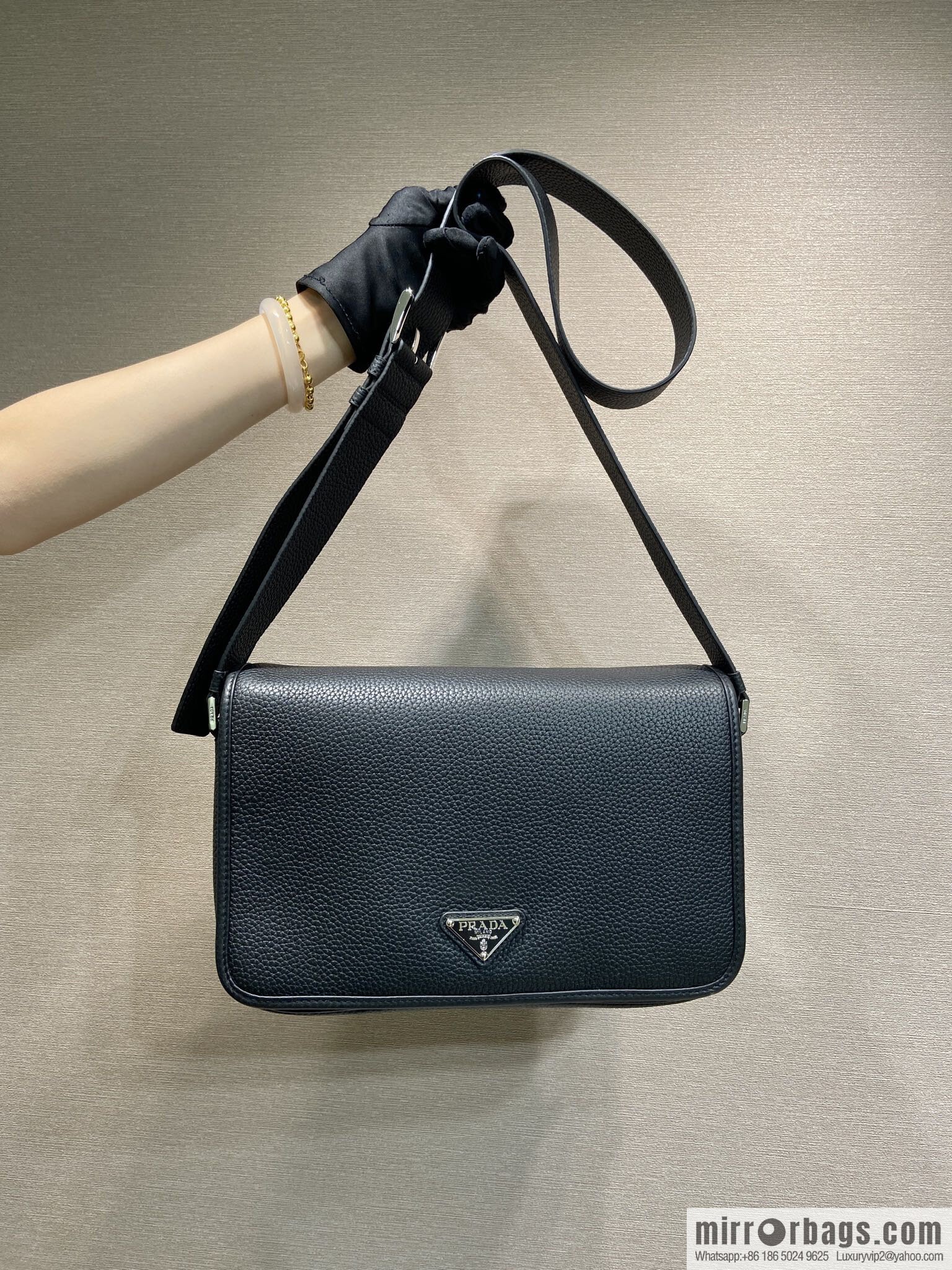 PRADA 🎉 new mailman bag 🎉 2VD075 🎉🎉 black