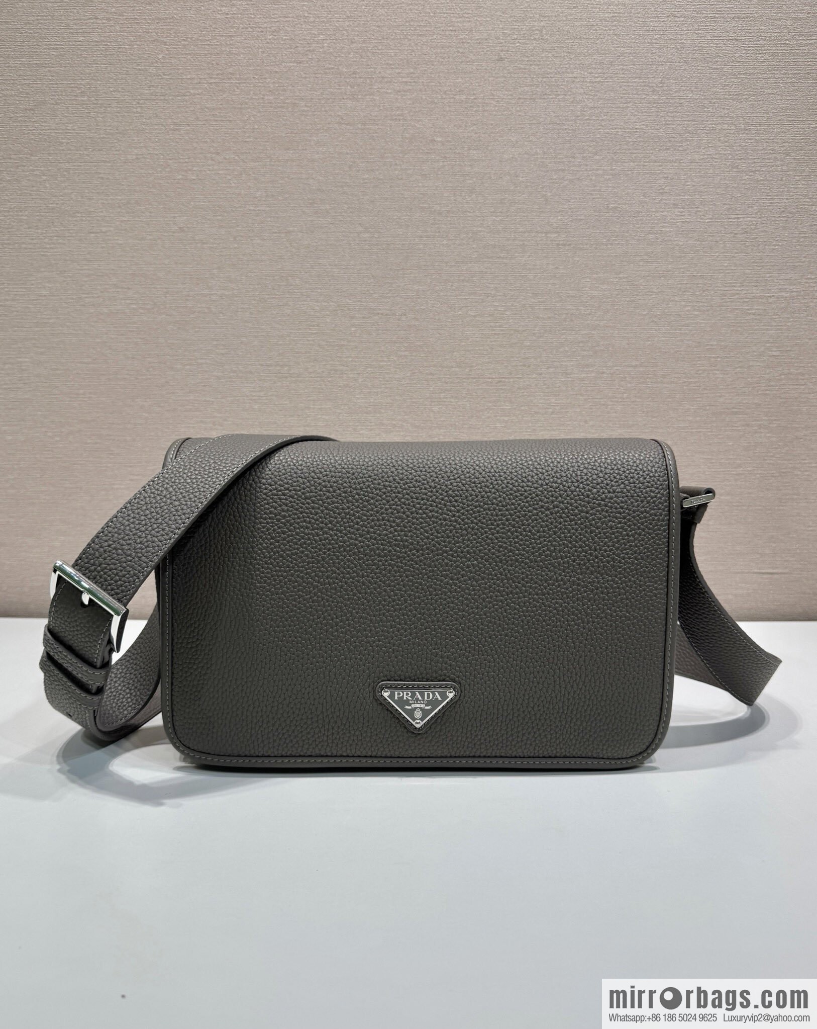 PRADA 🎉 new messenger bag 🎉 2VD075 🎉🎉 grey