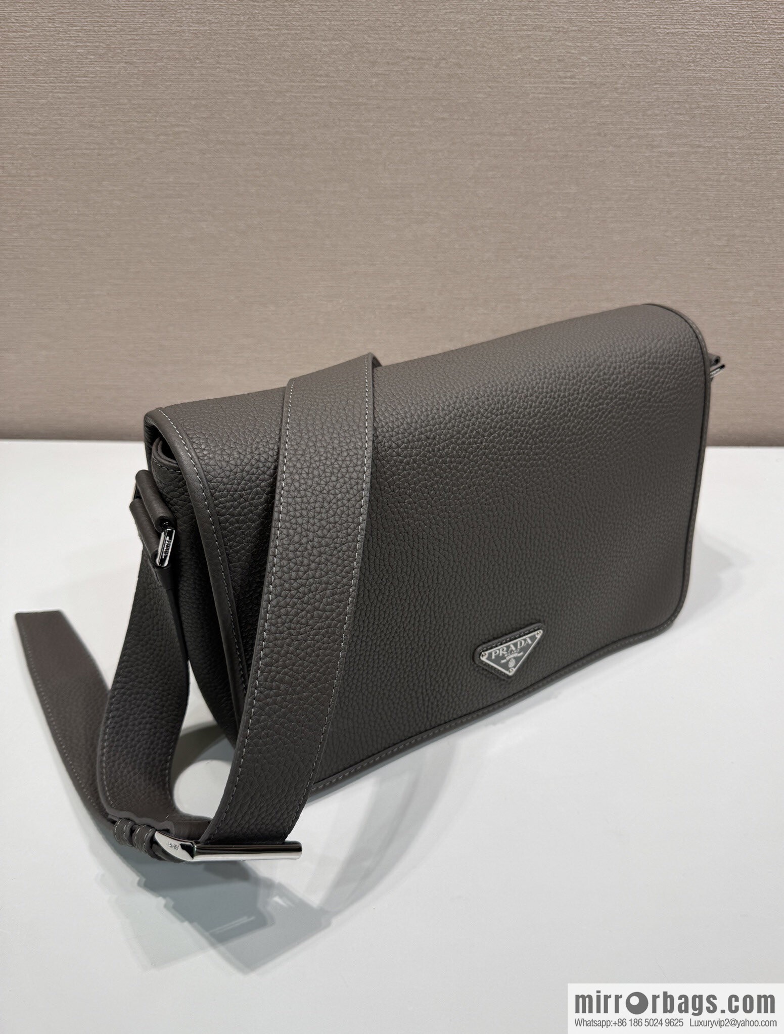 PRADA 🎉 new messenger bag 🎉 2VD075 🎉🎉 grey
