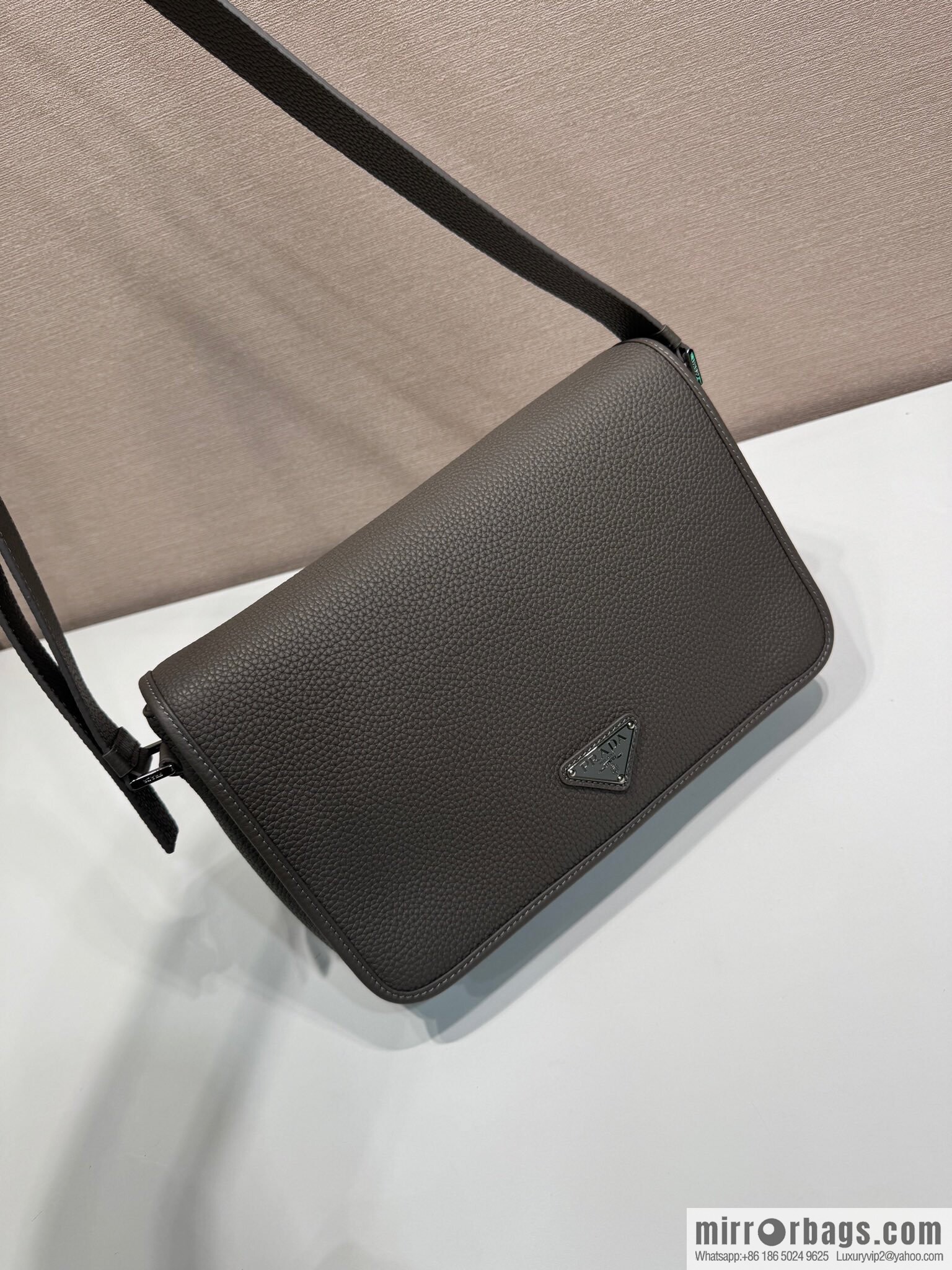 PRADA 🎉 new messenger bag 🎉 2VD075 🎉🎉 grey