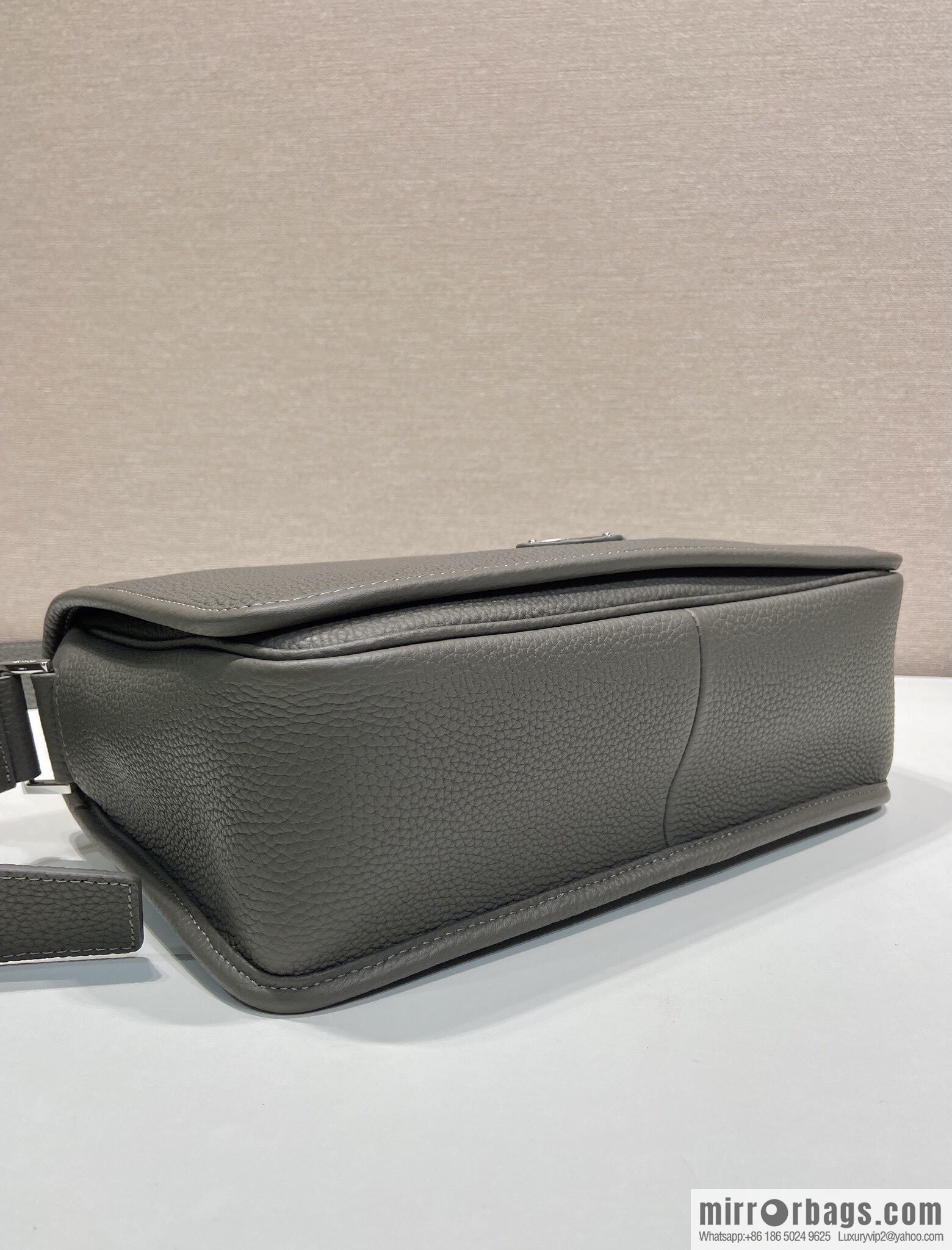 PRADA 🎉 new messenger bag 🎉 2VD075 🎉🎉 grey