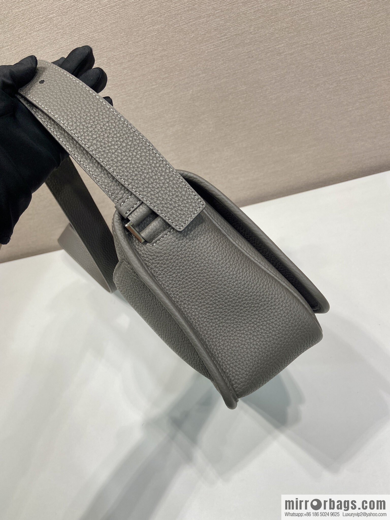 PRADA 🎉 new messenger bag 🎉 2VD075 🎉🎉 grey