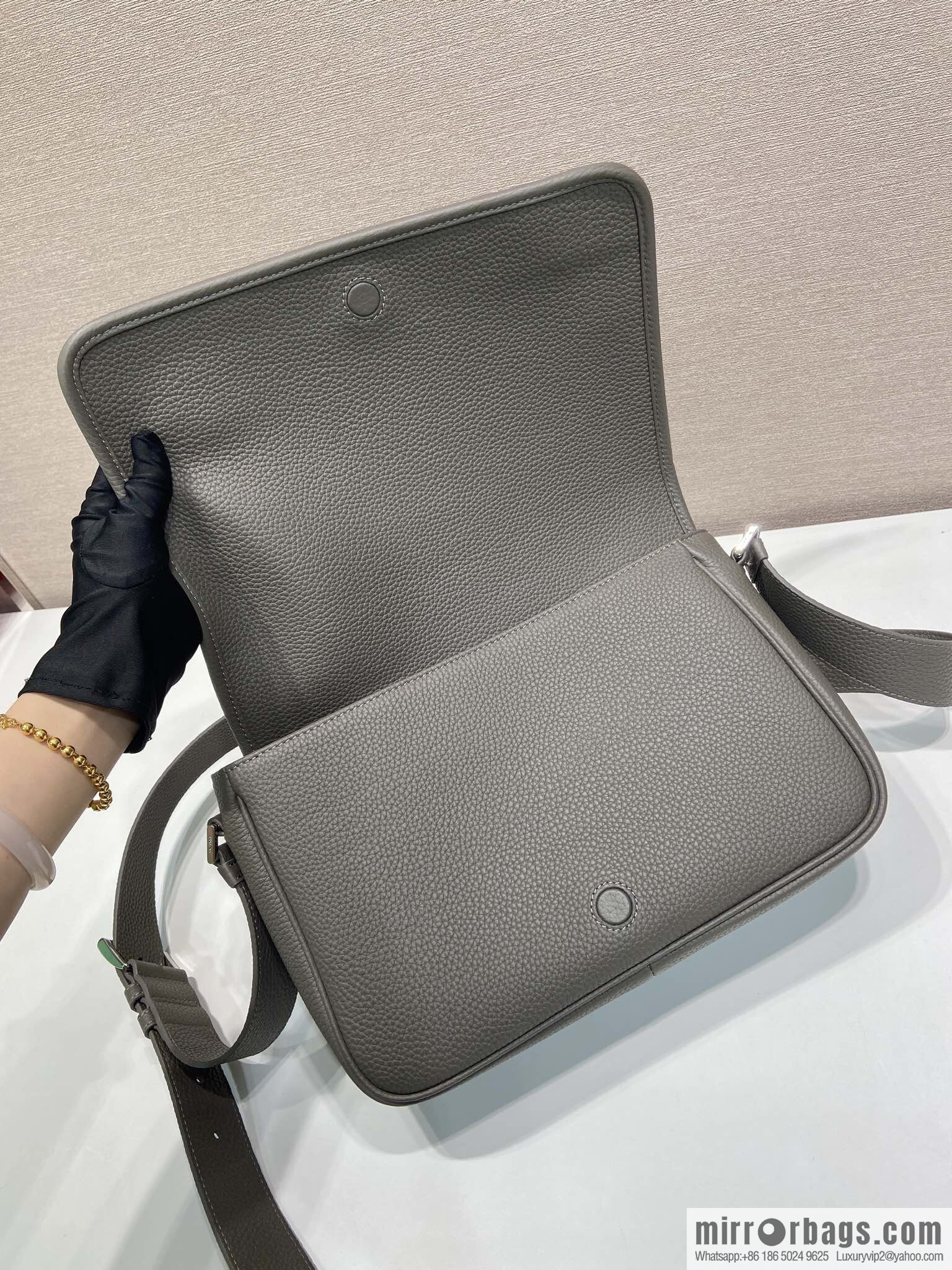 PRADA 🎉 new messenger bag 🎉 2VD075 🎉🎉 grey