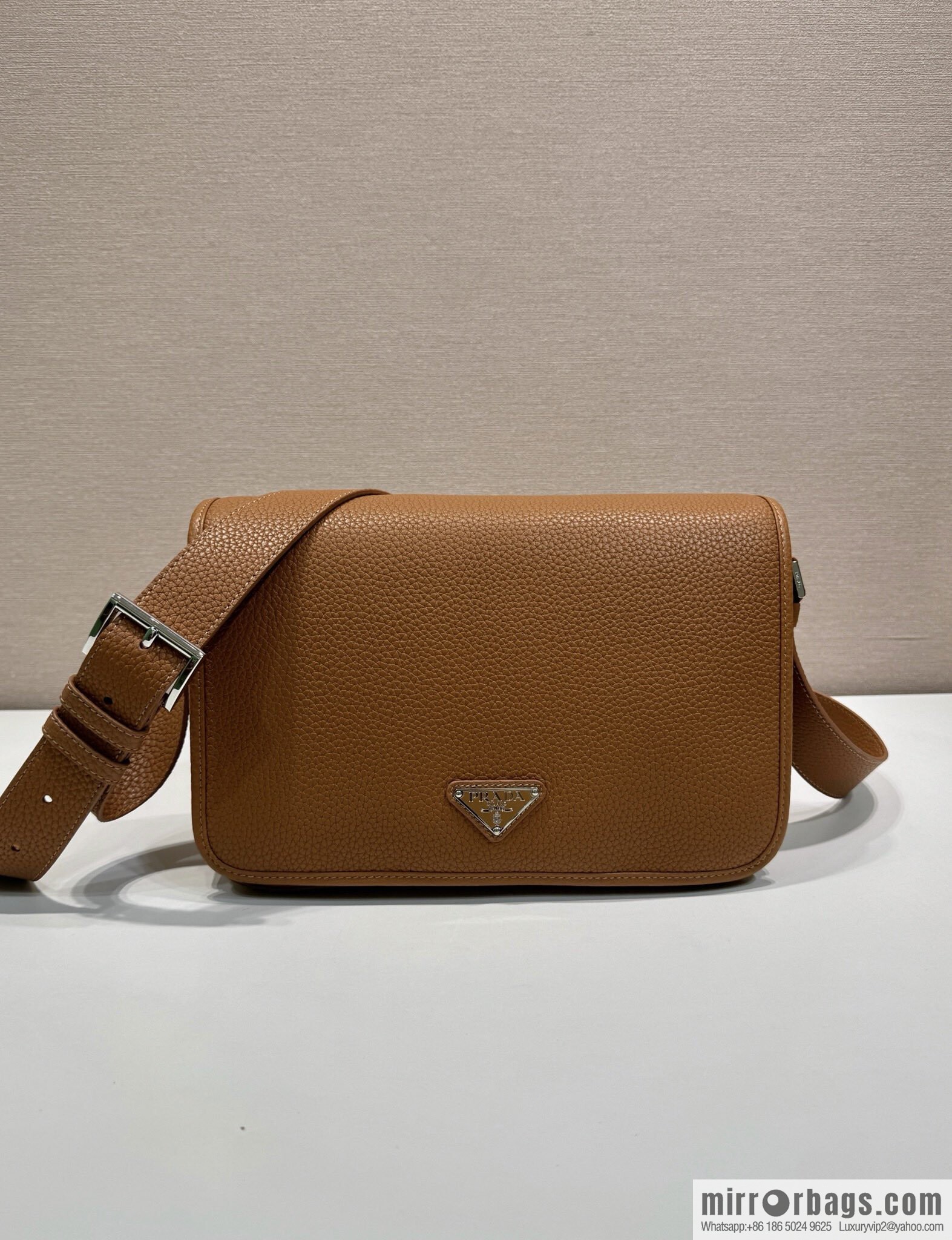 PRADA 🎉 new mailman bag 🎉 2VD075 🎉🎉 caramel color
