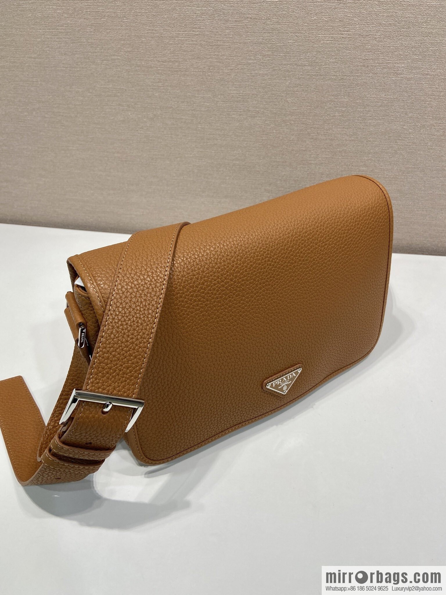 PRADA 🎉 new mailman bag 🎉 2VD075 🎉🎉 caramel color