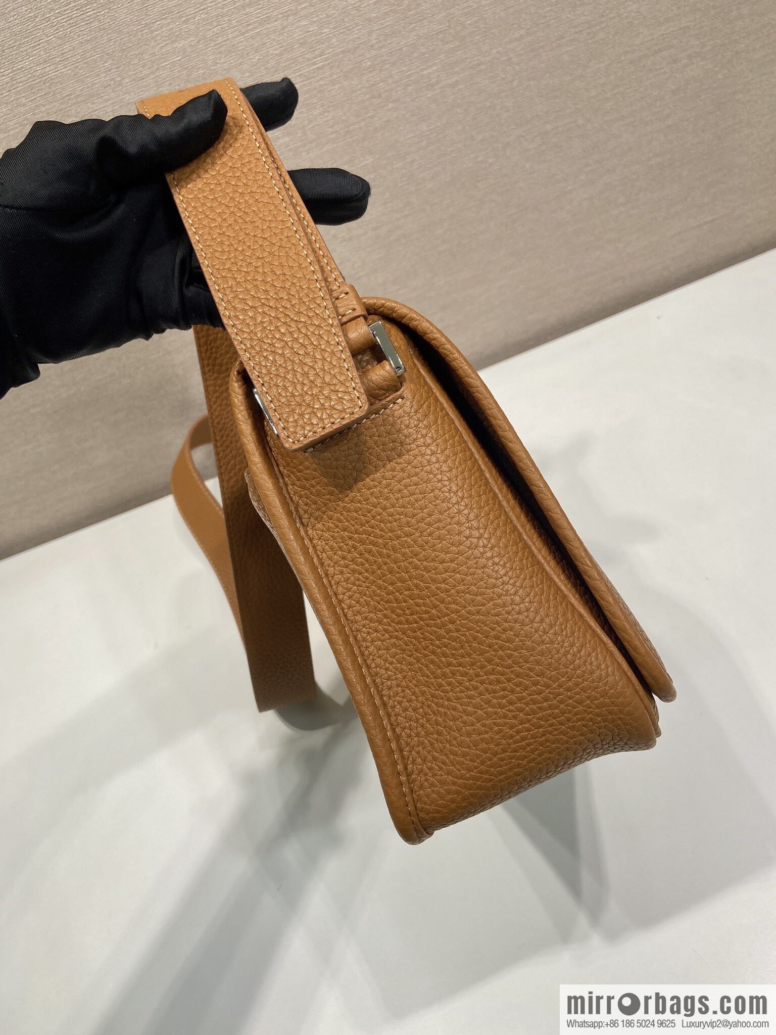 PRADA 🎉 new mailman bag 🎉 2VD075 🎉🎉 caramel color
