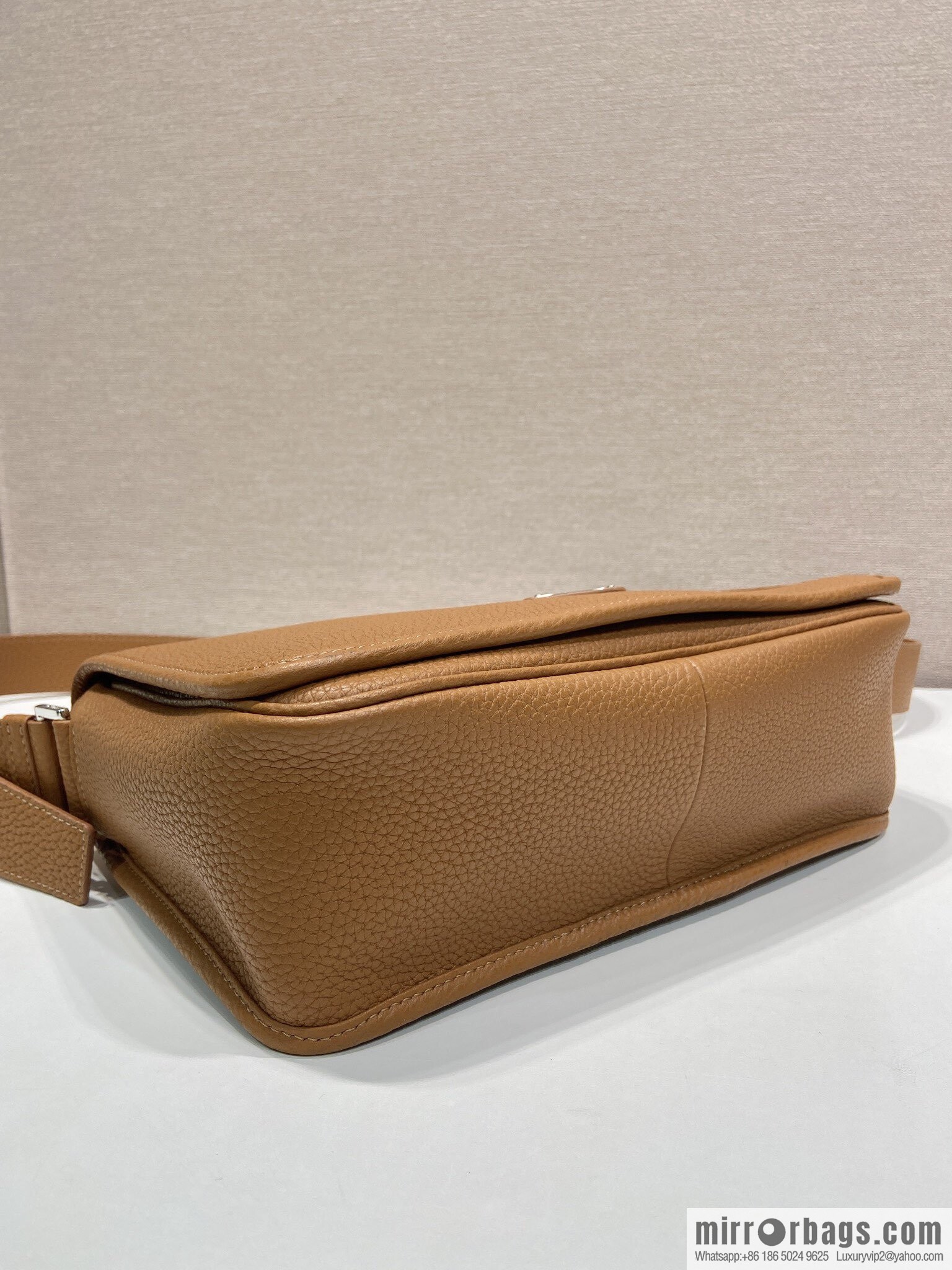 PRADA 🎉 new mailman bag 🎉 2VD075 🎉🎉 caramel color