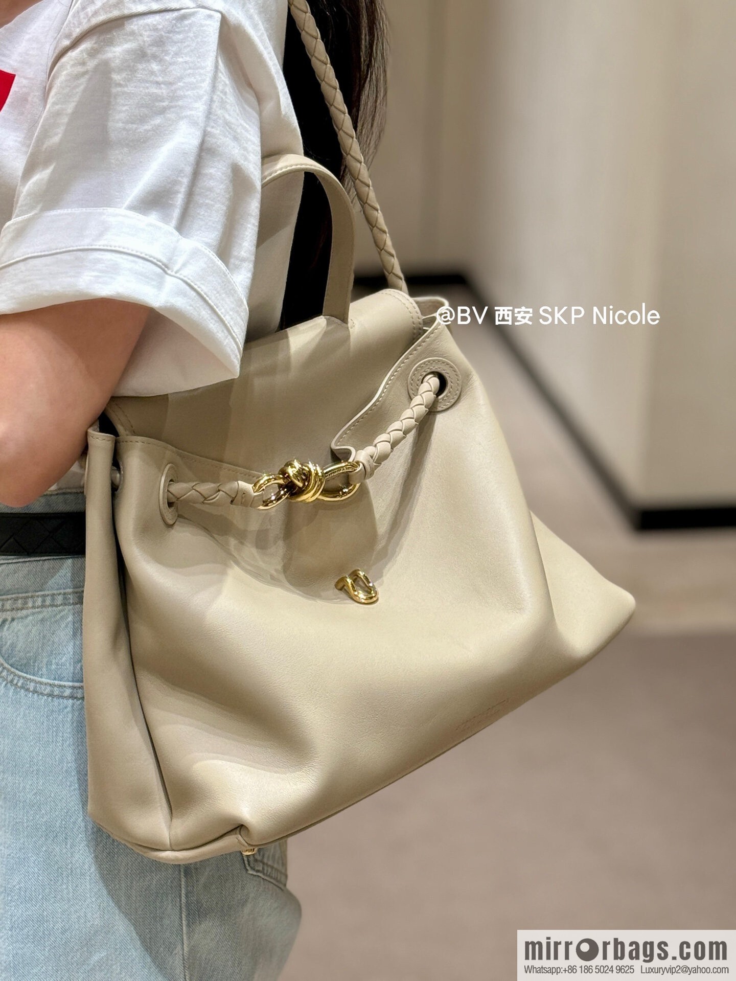 BV Ciao Ciao Handbag 817231 Hazel