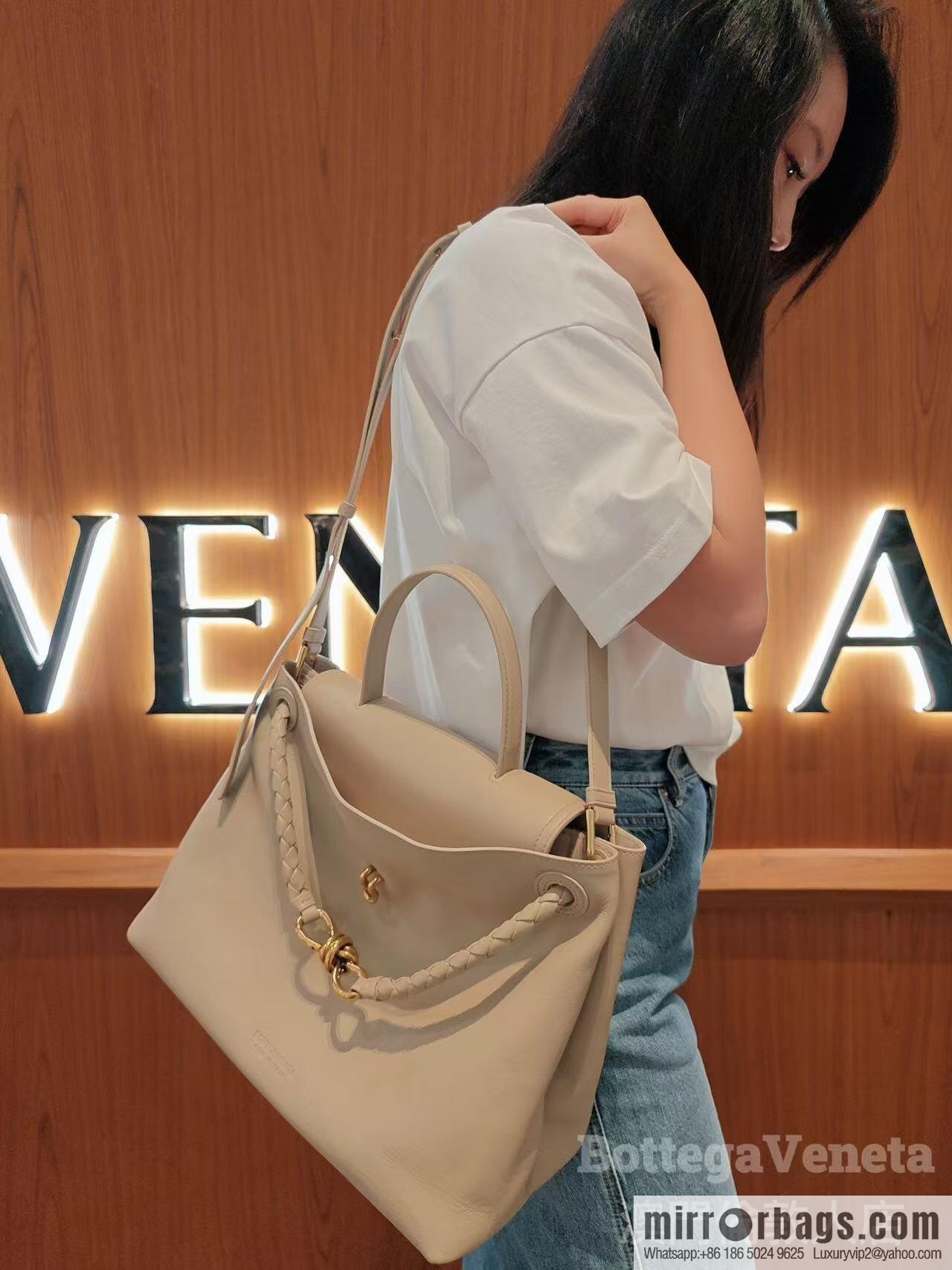 BV Ciao Ciao Handbag 817231 Hazel
