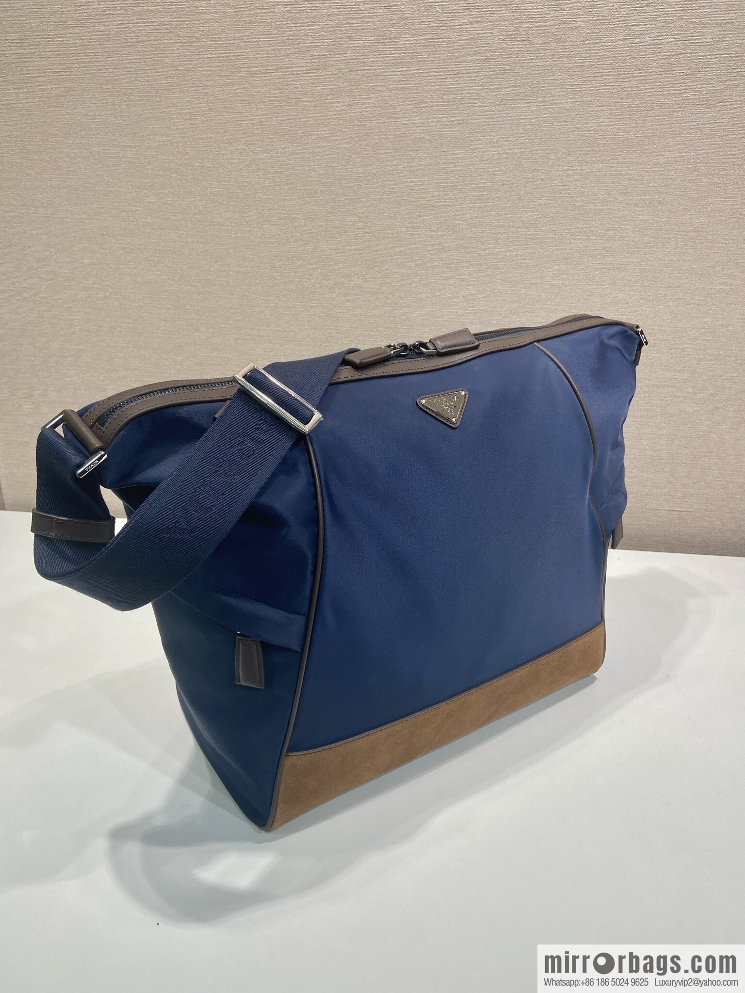 PRADA 🎉 new mailman bag 🎉 2VH180 new 🎉🎉 blue