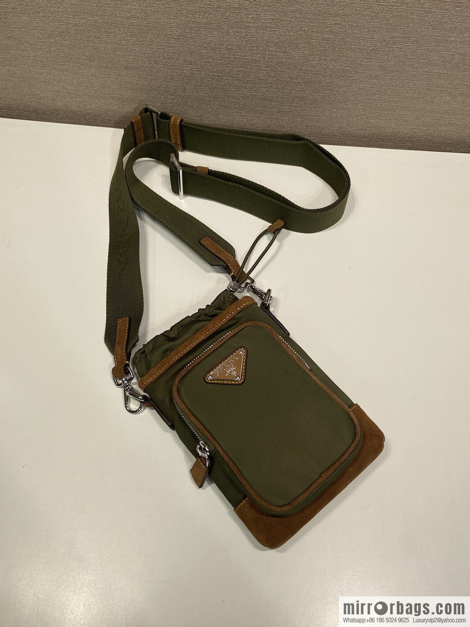 PRADA 🎉 new mobile phone case 🎉 2ZH155 cork color🎉👏