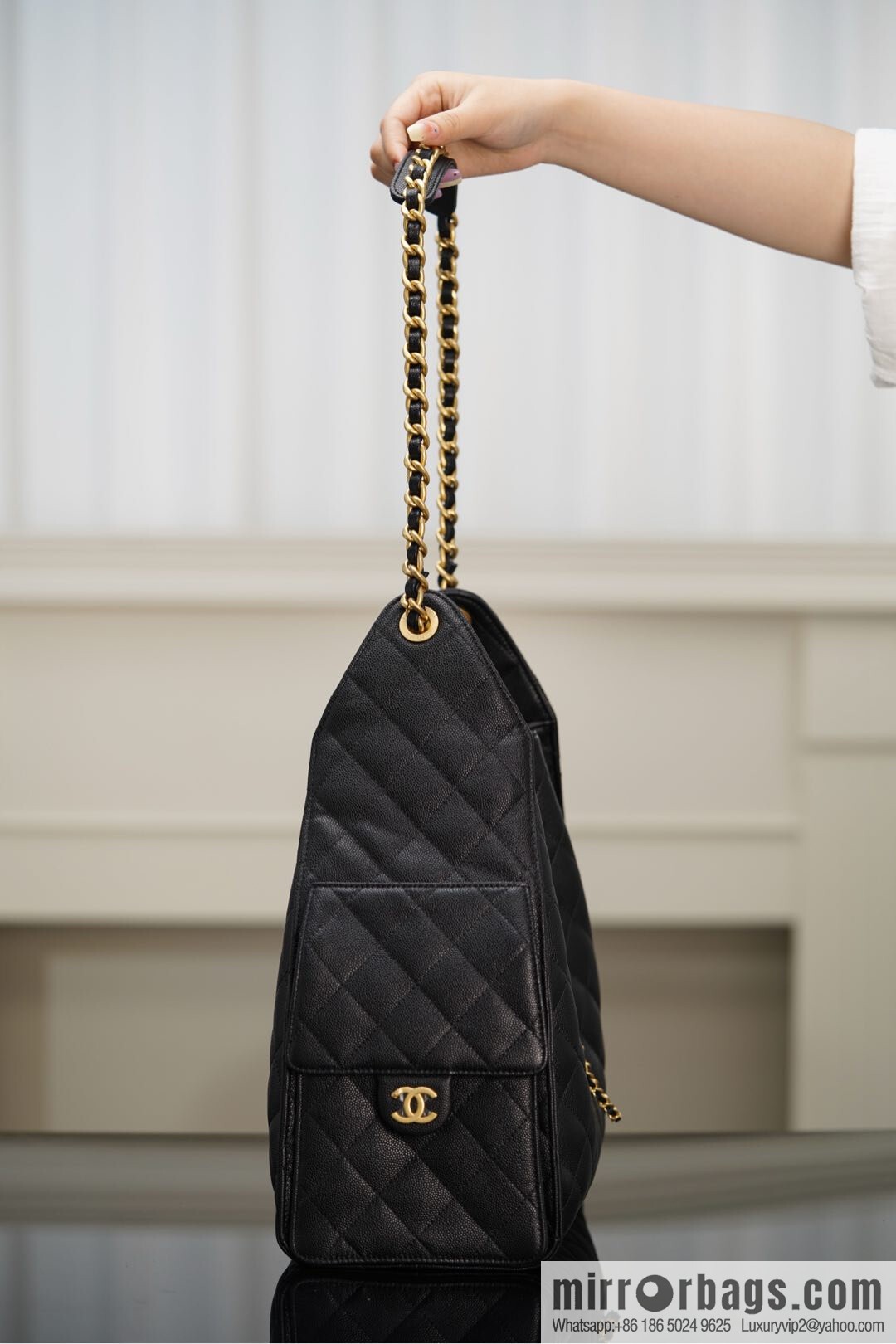 𝐂𝐡𝐚𝐧𝐞𝐥 𝟐𝟓𝐬 𝐡𝐨𝐛𝐨 𝐛𝐚𝐠 Drawstring Bucket Bag, Black Gold Caviar, Large ✔️ AS5311