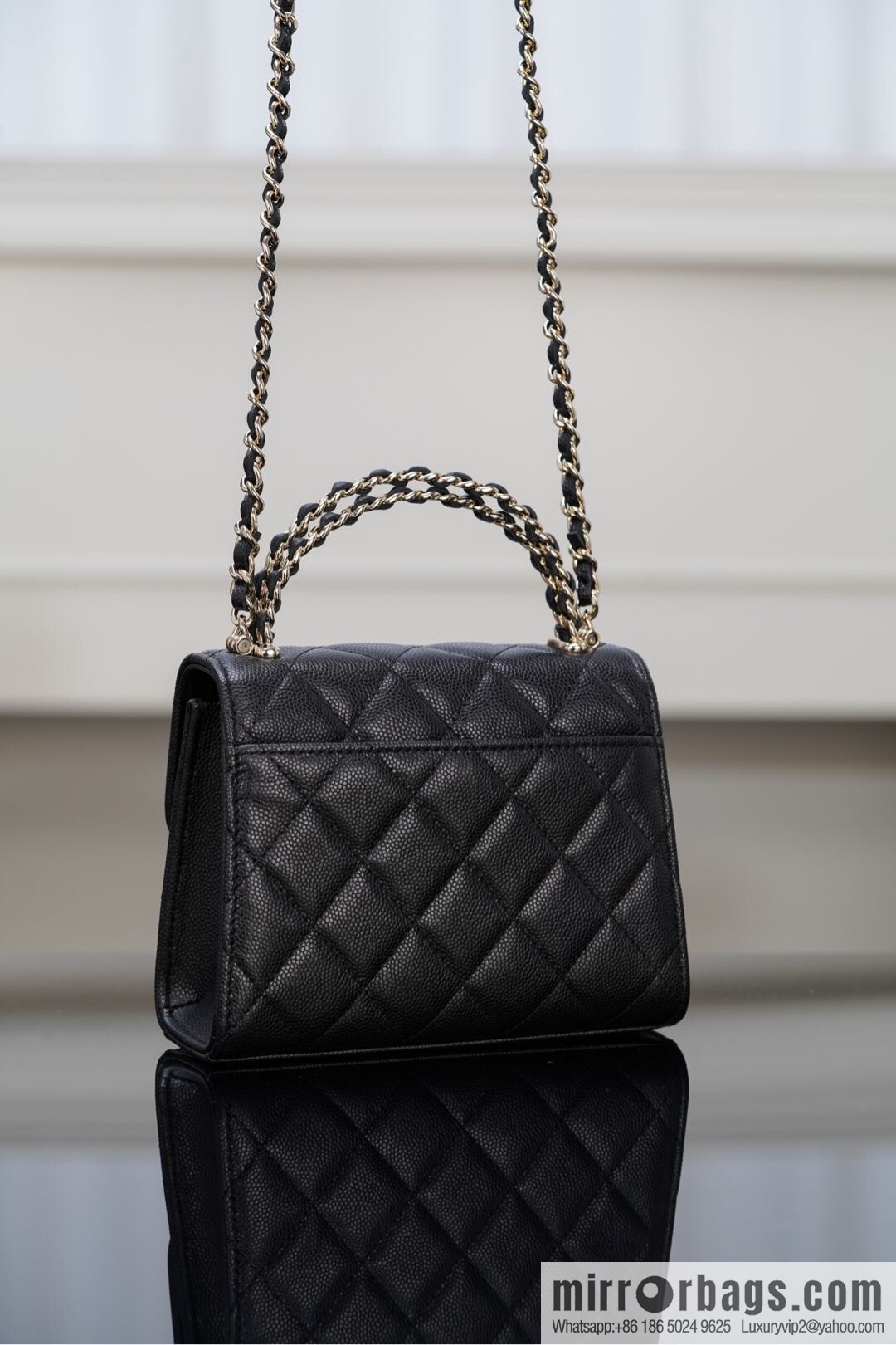 𝐂𝐡𝐚𝐧𝐞𝐥 25s Cross Handle Black Gold Litchi 🐂 Vertical AP3237