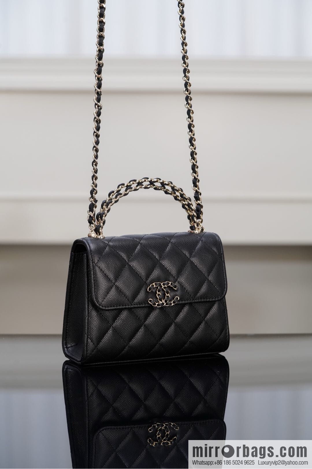 𝐂𝐡𝐚𝐧𝐞𝐥 25s Cross Handle Black Gold Litchi 🐂 Vertical AP3237