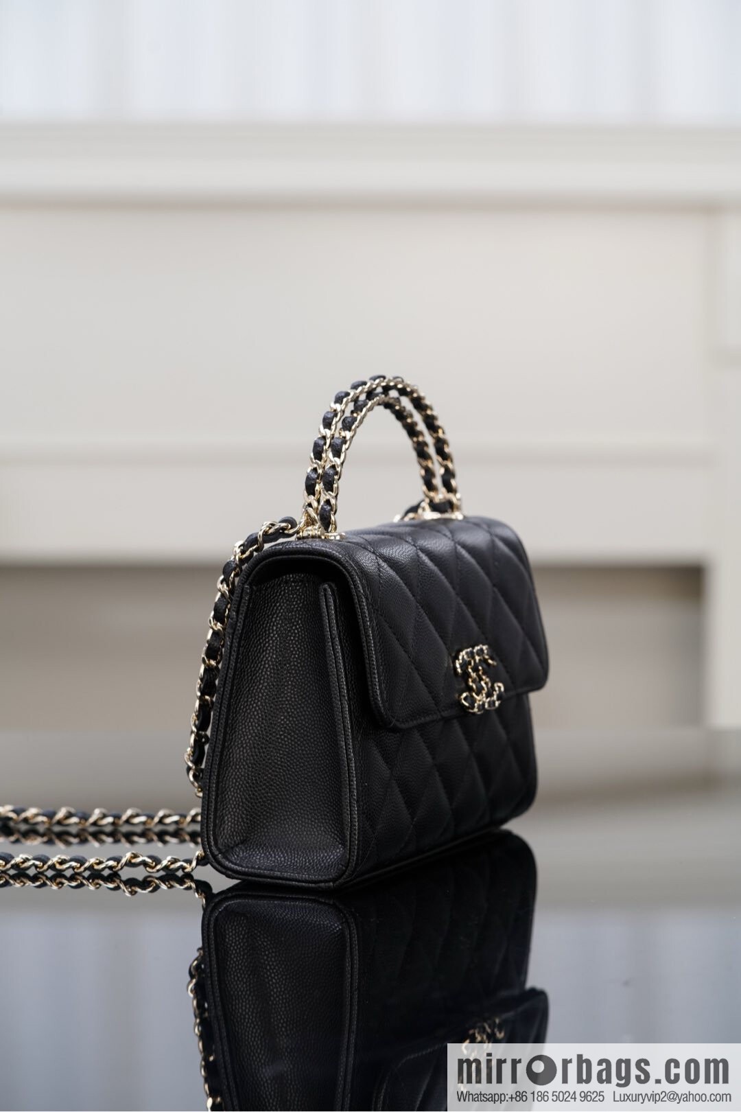 𝐂𝐡𝐚𝐧𝐞𝐥 25s Cross Handle Black Gold Litchi 🐂 Vertical AP3237