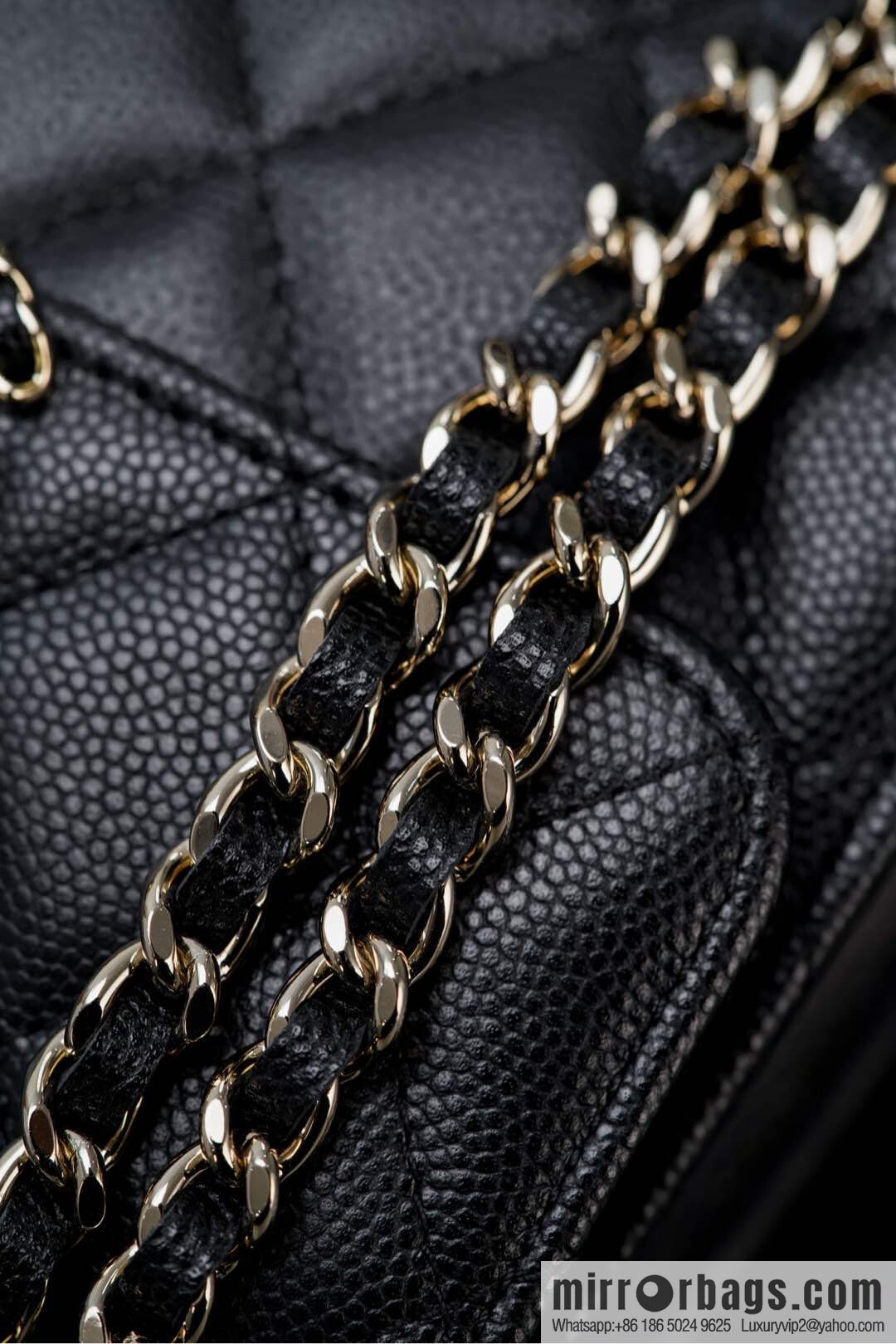 𝐂𝐡𝐚𝐧𝐞𝐥 25s Cross Handle Black Gold Litchi 🐂 Vertical AP3237