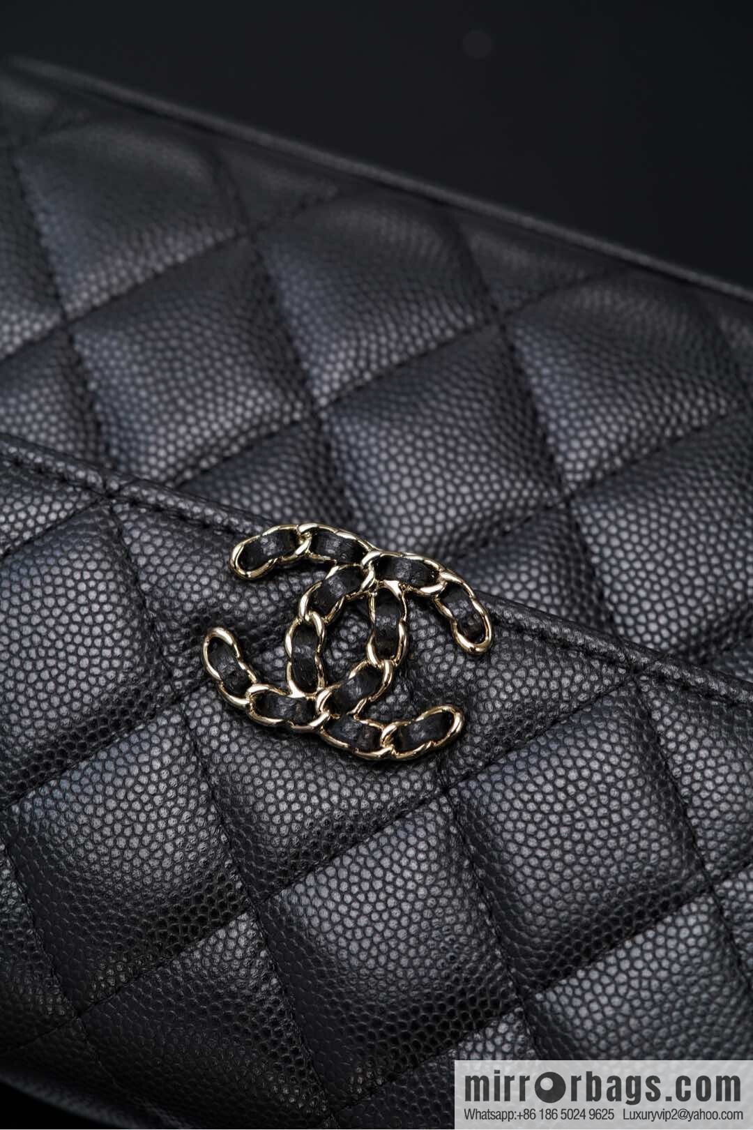 𝐂𝐡𝐚𝐧𝐞𝐥 25s Cross Handle Black Gold Litchi 🐂 Vertical AP3237