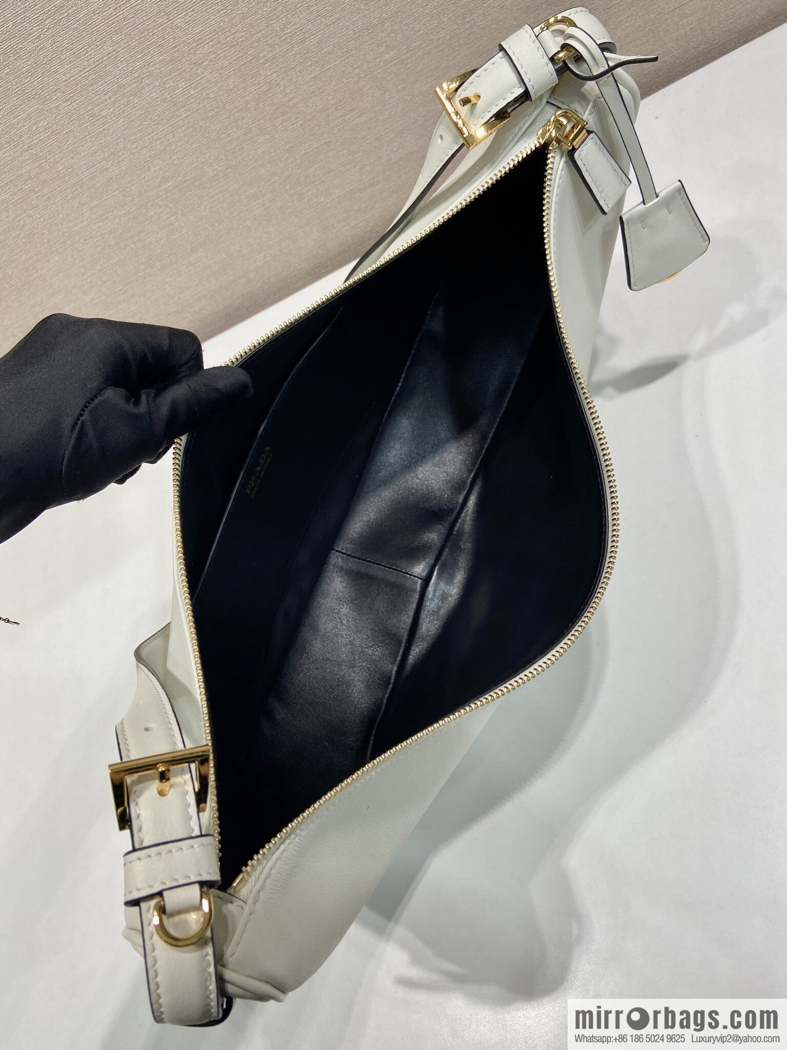 PRADA 🎉 new 🎉 1BC255 armpit bag 🎉🎉 white