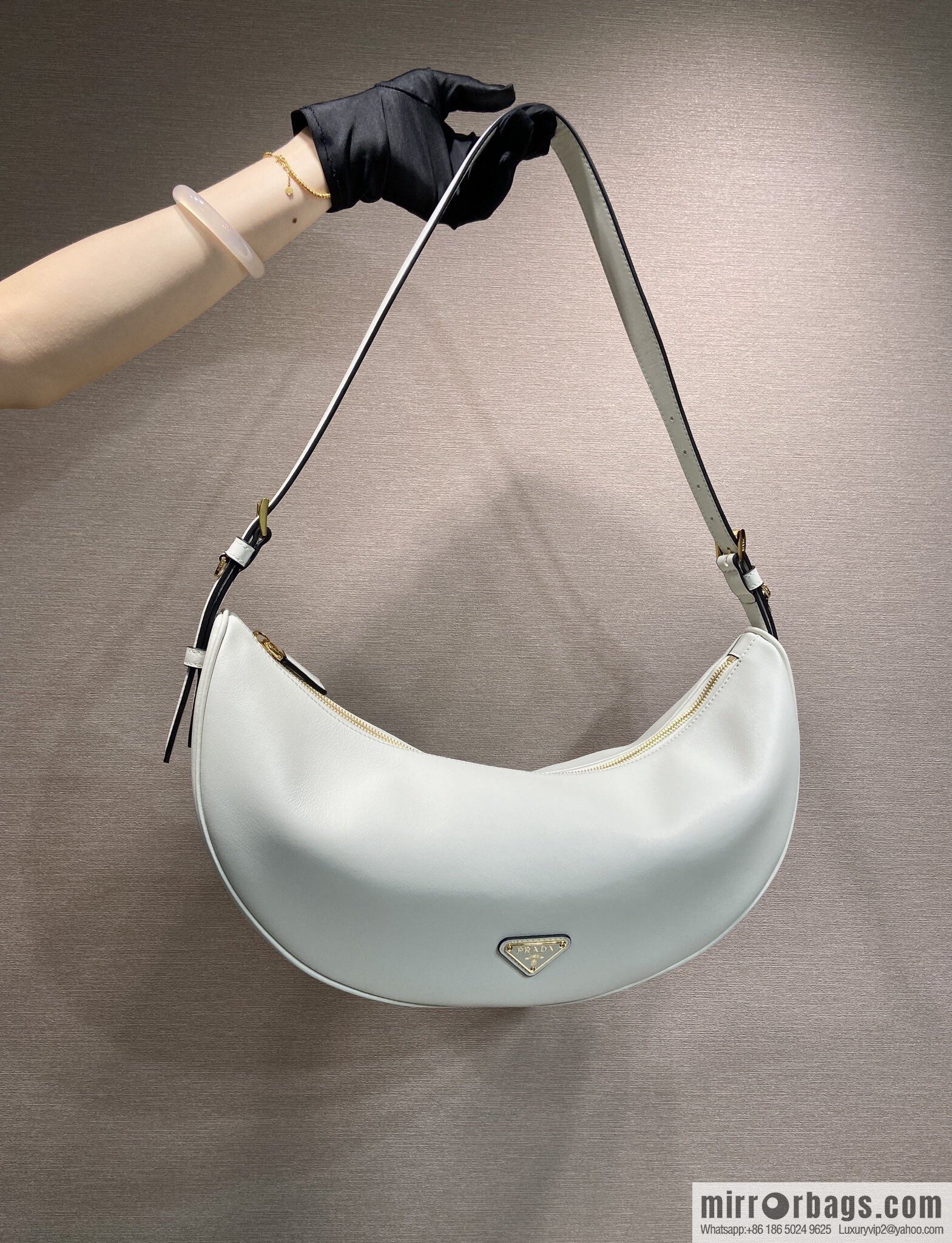 PRADA 🎉 new 🎉 1BC255 armpit bag 🎉🎉 white
