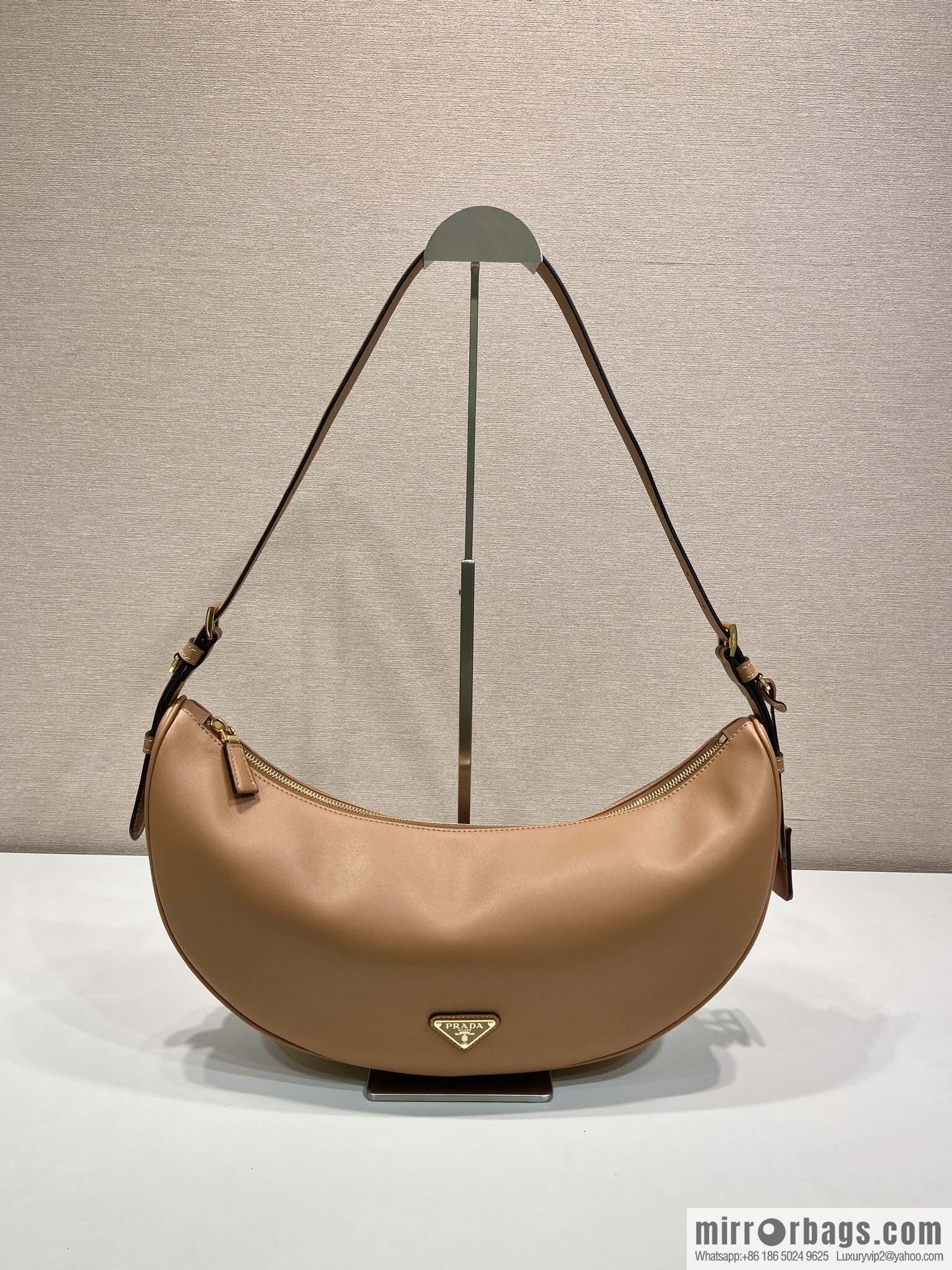 PRADA 🎉 New 🎉 1BC255 Underarm Bag 🎉🎉 Caramel