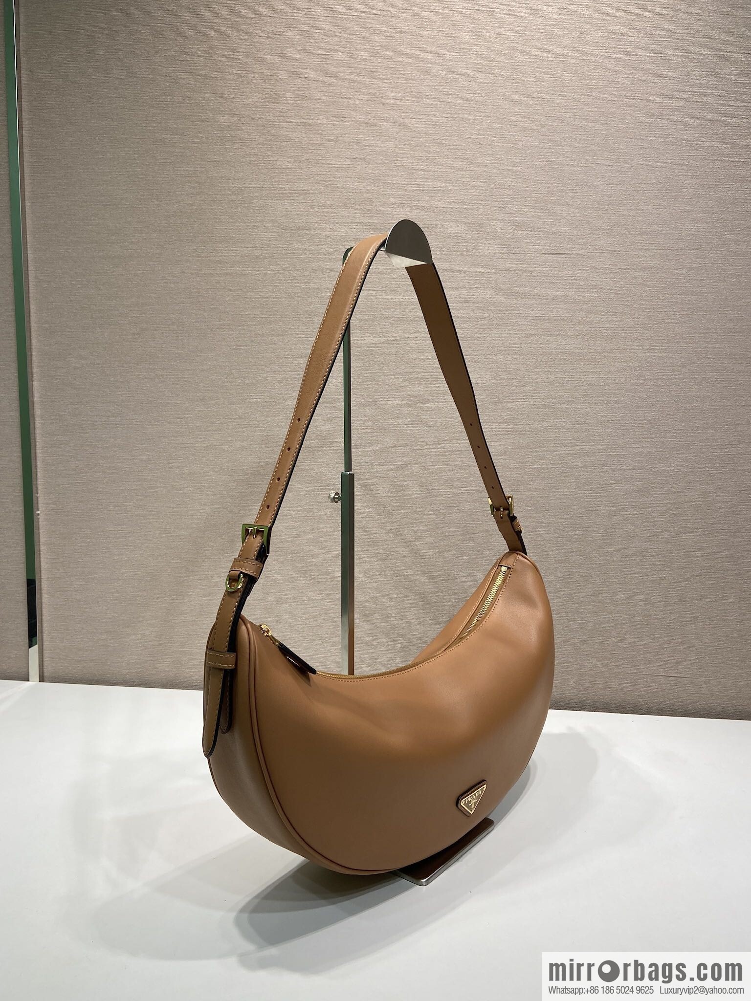 PRADA 🎉 New 🎉 1BC255 Underarm Bag 🎉🎉 Caramel