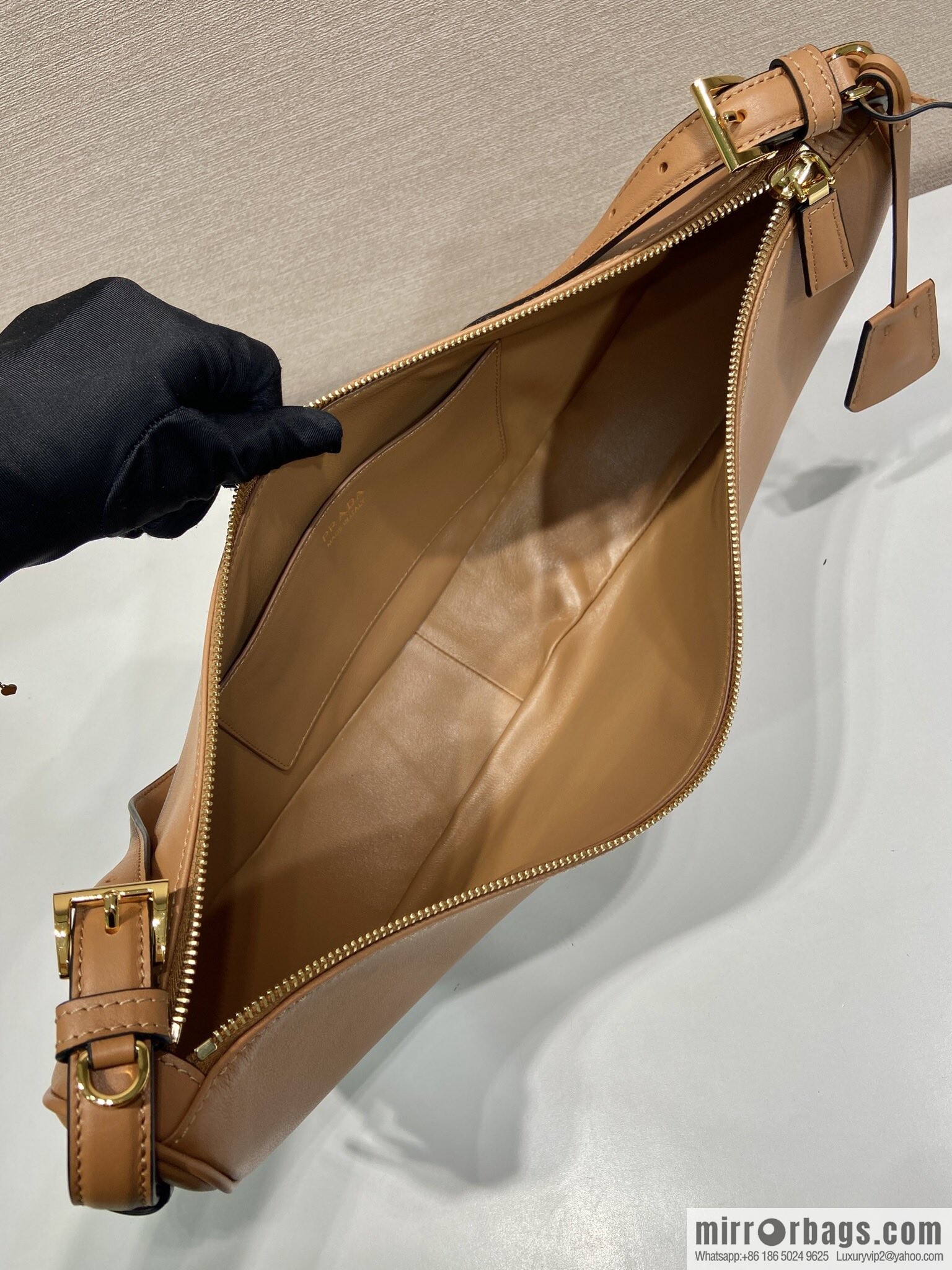 PRADA 🎉 New 🎉 1BC255 Underarm Bag 🎉🎉 Caramel