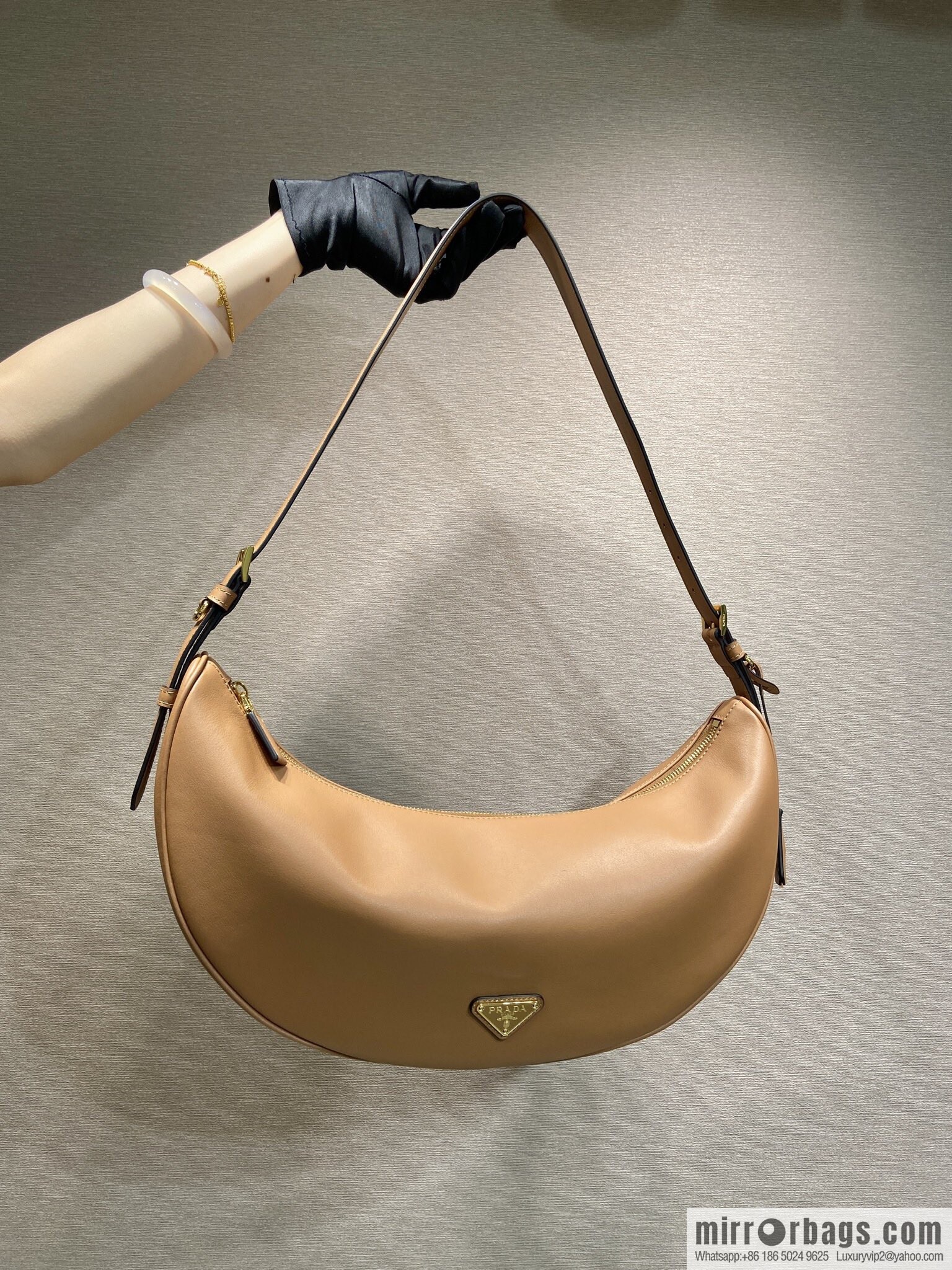 PRADA 🎉 New 🎉 1BC255 Underarm Bag 🎉🎉 Caramel
