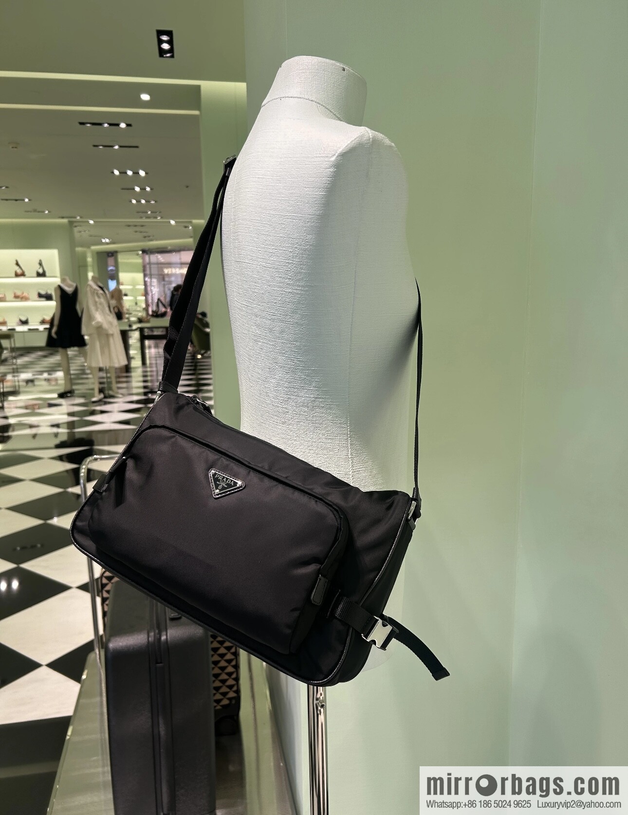 PRADA 🎉 new messenger bag 🎉🎉 2VH191 large🎉🎉