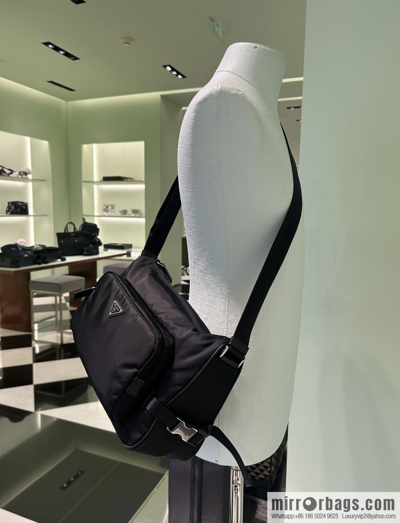 PRADA 🎉 new messenger bag 🎉🎉 2VH191 large🎉🎉
