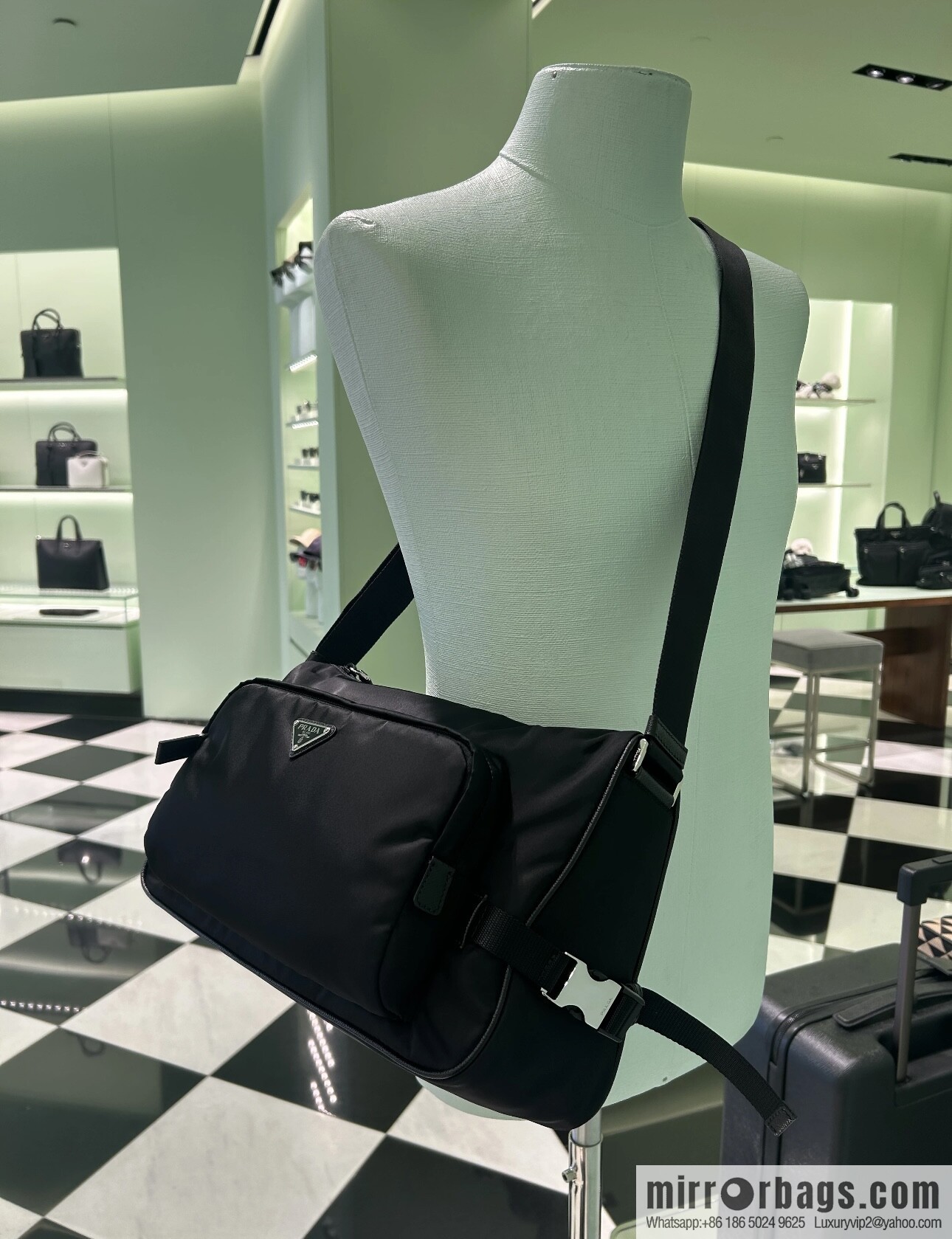 PRADA 🎉 new messenger bag 🎉🎉 2VH191 large🎉🎉