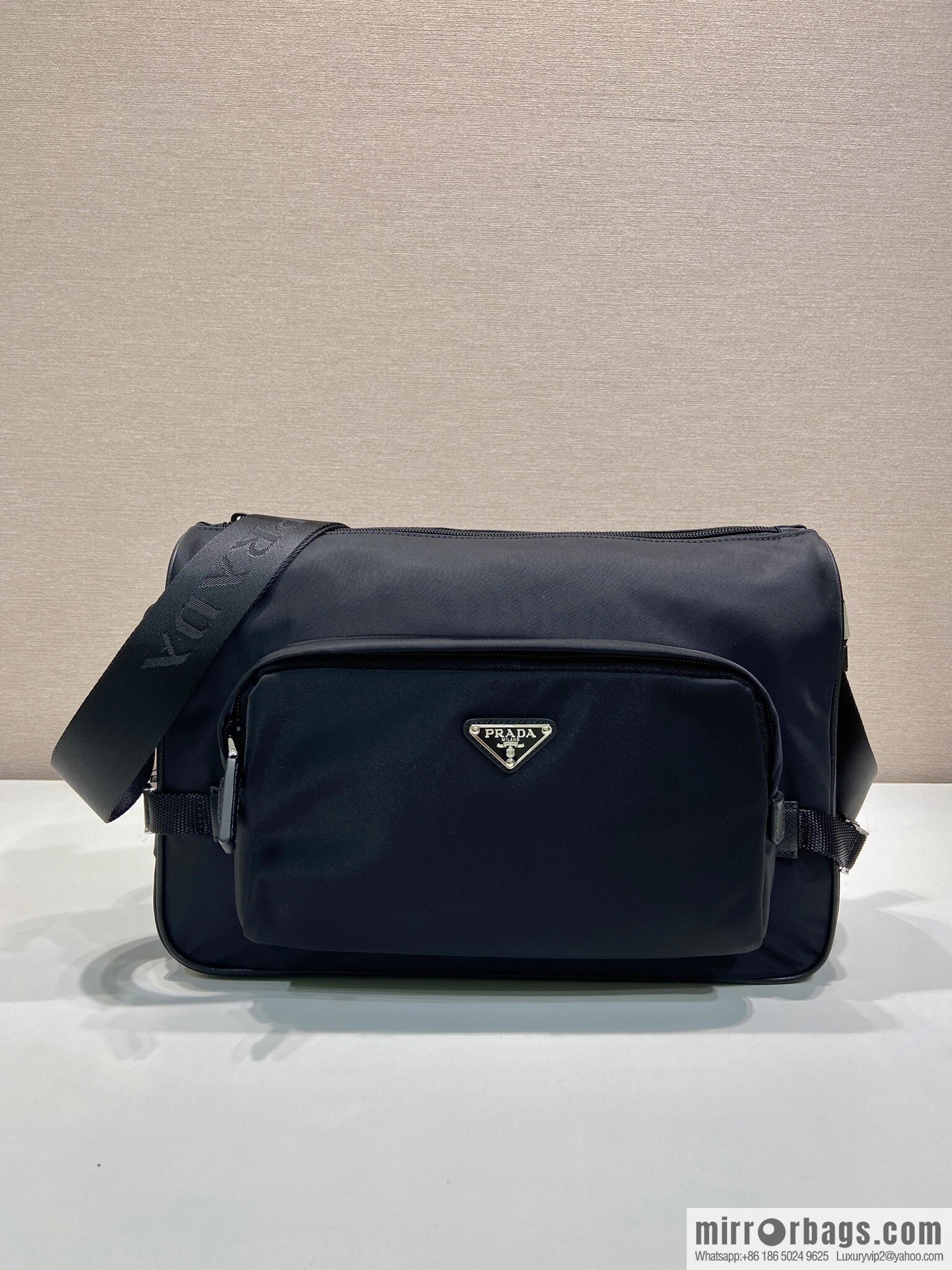 PRADA 🎉 new messenger bag 🎉🎉 2VH191 large🎉🎉