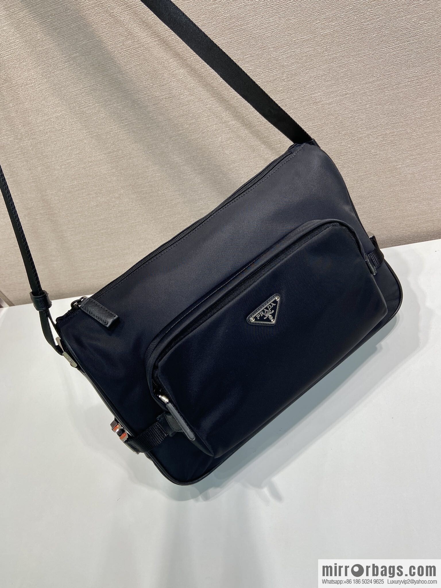 PRADA 🎉 new messenger bag 🎉🎉 2VH191 large🎉🎉