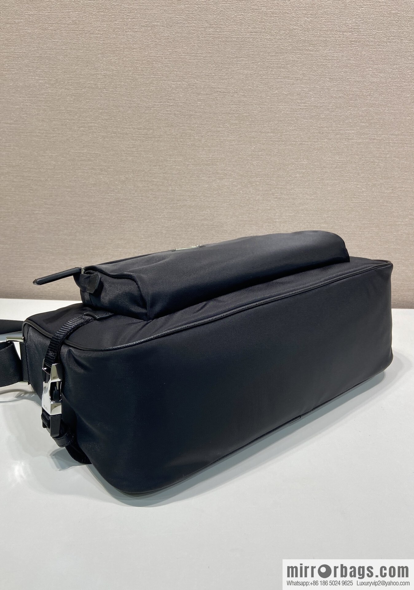PRADA 🎉 new messenger bag 🎉🎉 2VH191 large🎉🎉
