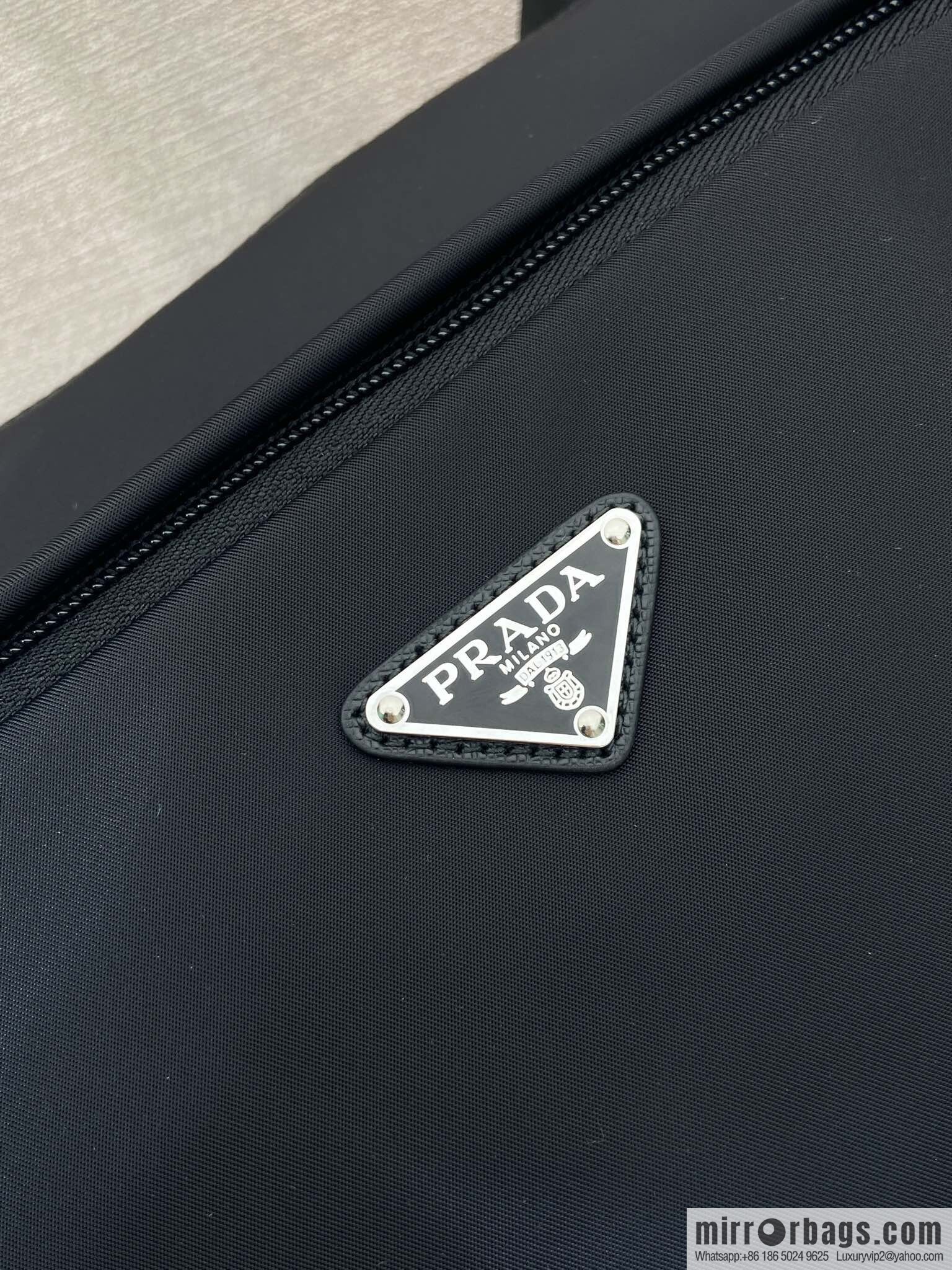 PRADA 🎉 new messenger bag 🎉🎉 2VH191 large🎉🎉