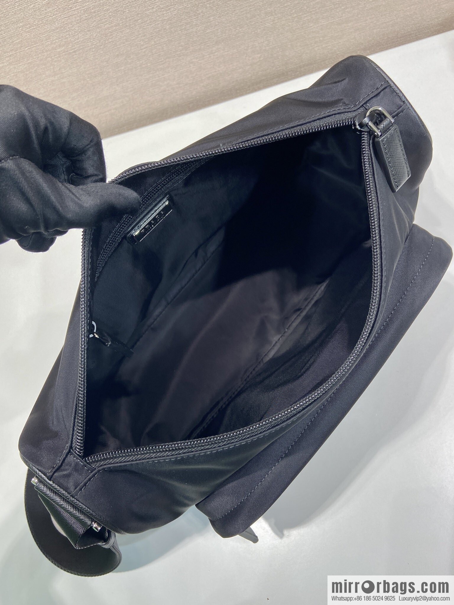 PRADA 🎉 new messenger bag 🎉🎉 2VH191 large🎉🎉