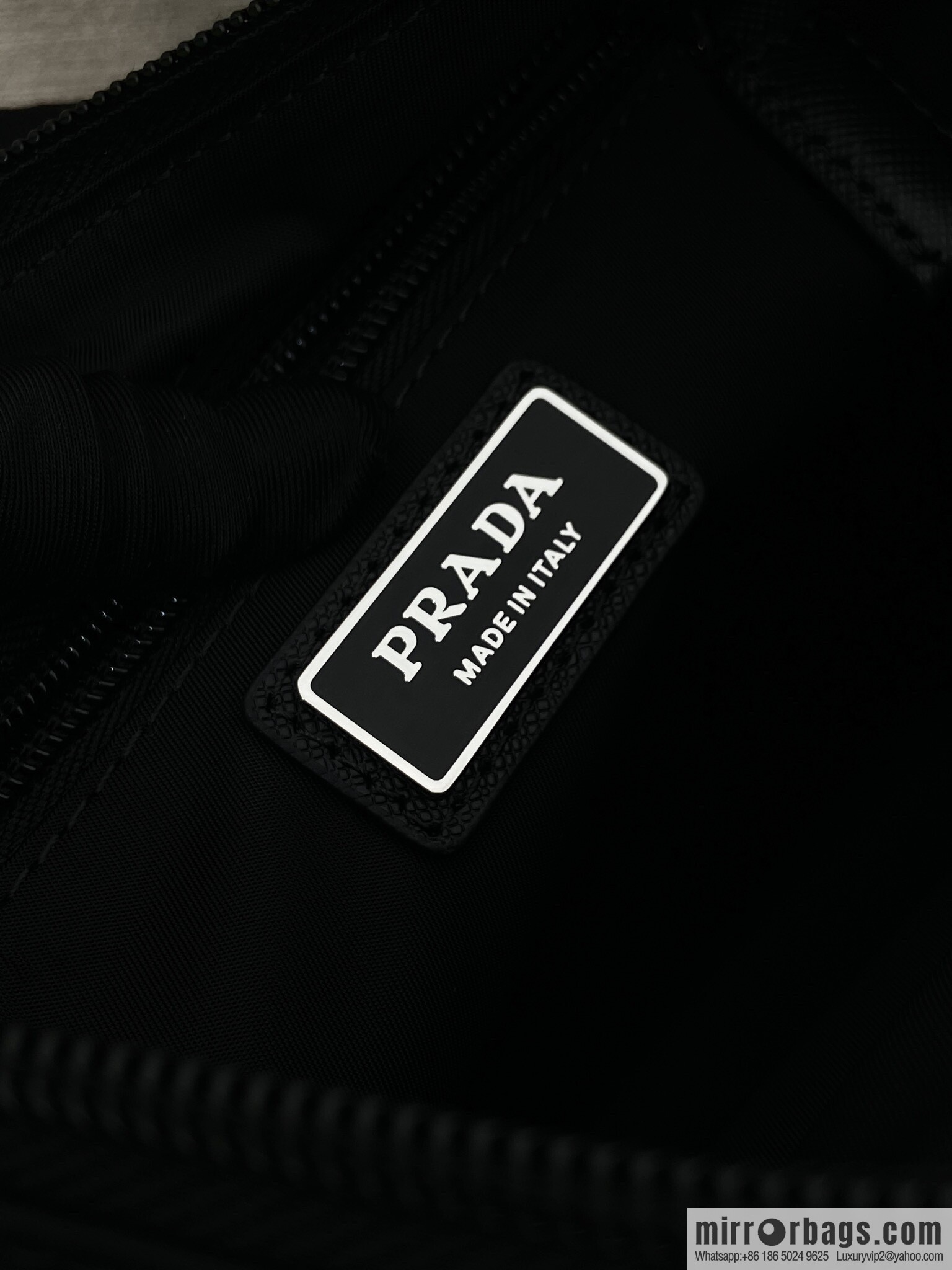 PRADA 🎉 new messenger bag 🎉🎉 2VH191 large🎉🎉