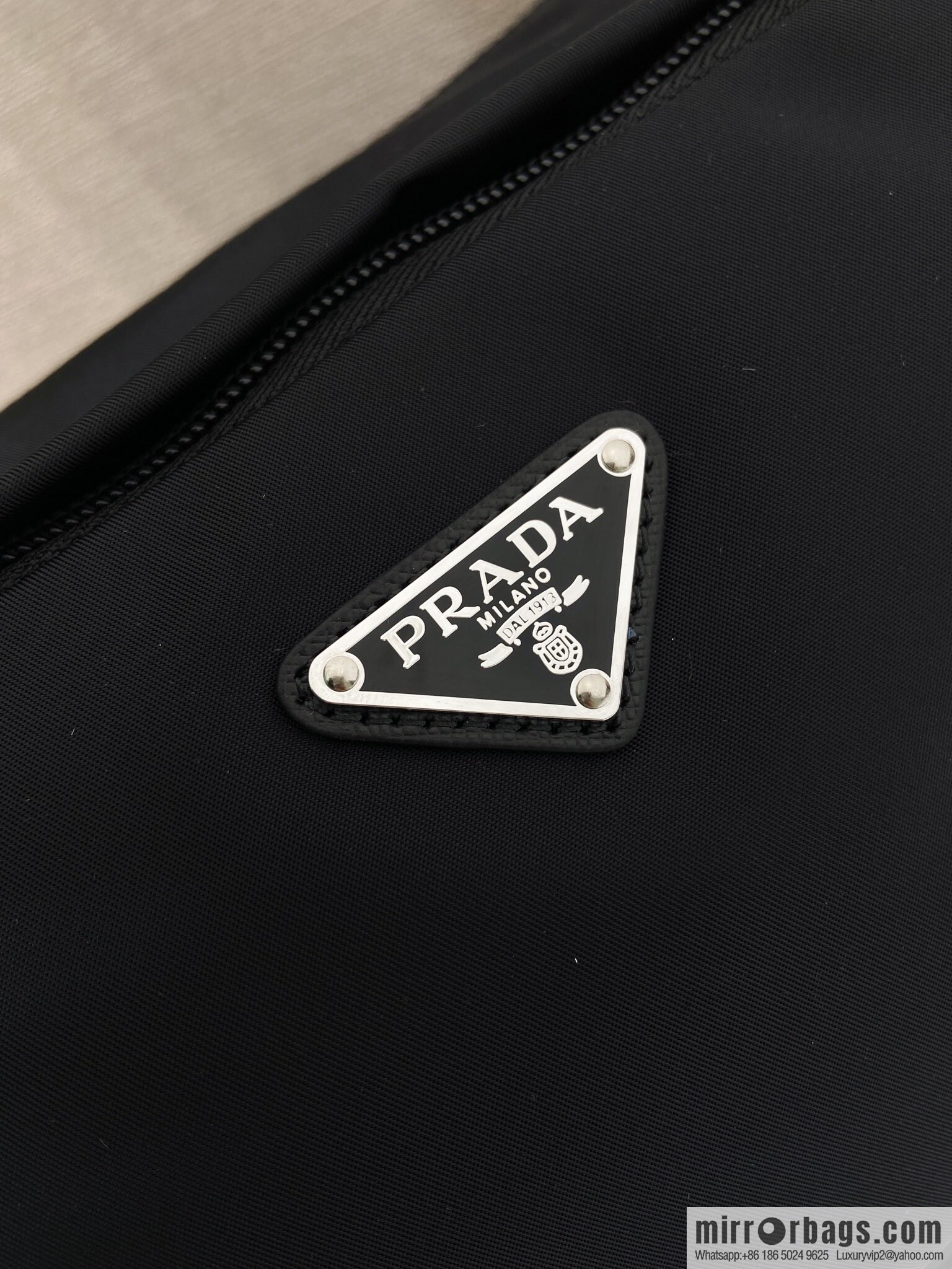 PRADA 🎉 new mailman bag 🎉🎉 2VH192 small🎉🎉