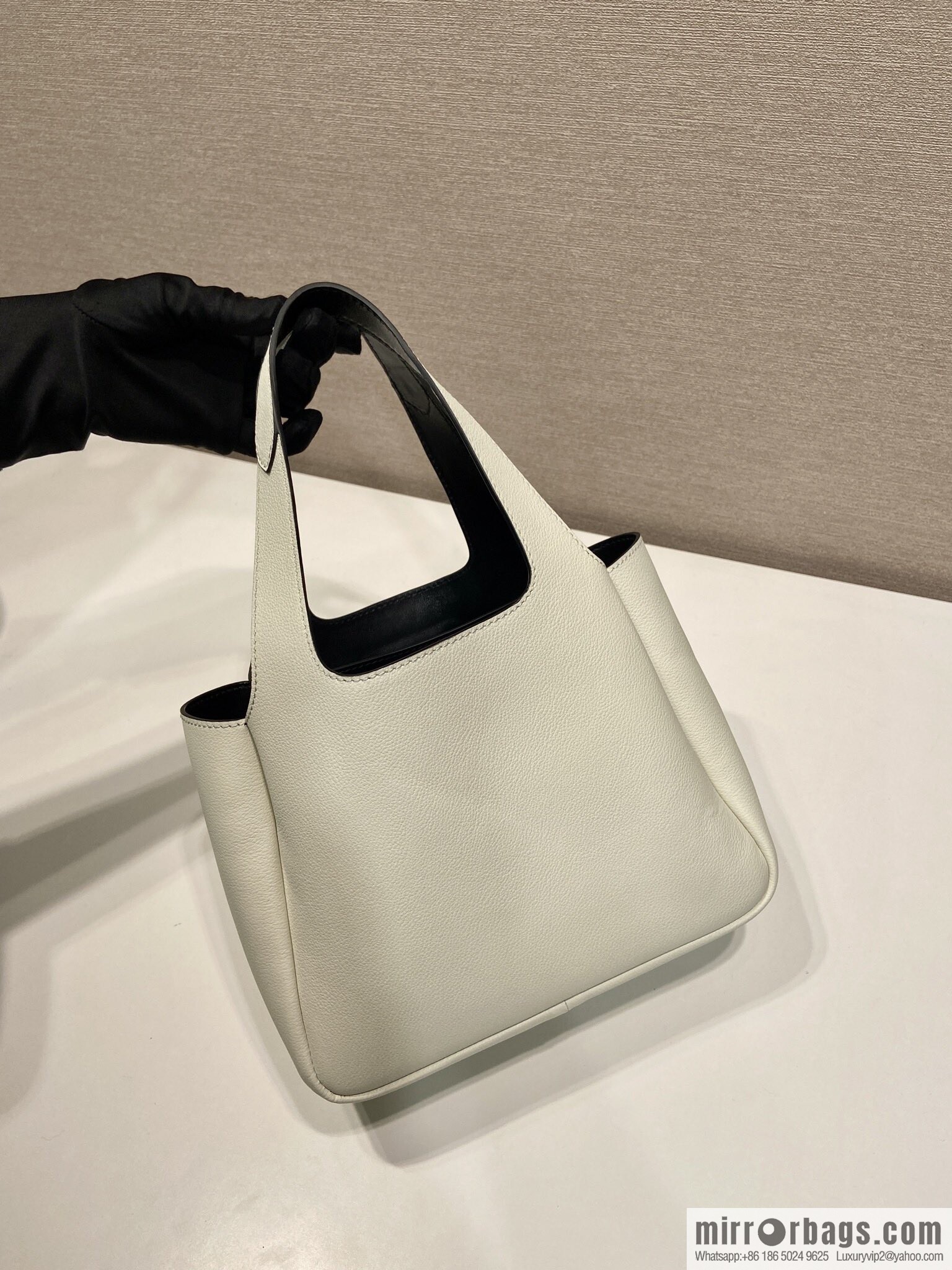 PRADA 🎉 new basket 🎉 1BG542 cowhide 🎉🎉 white