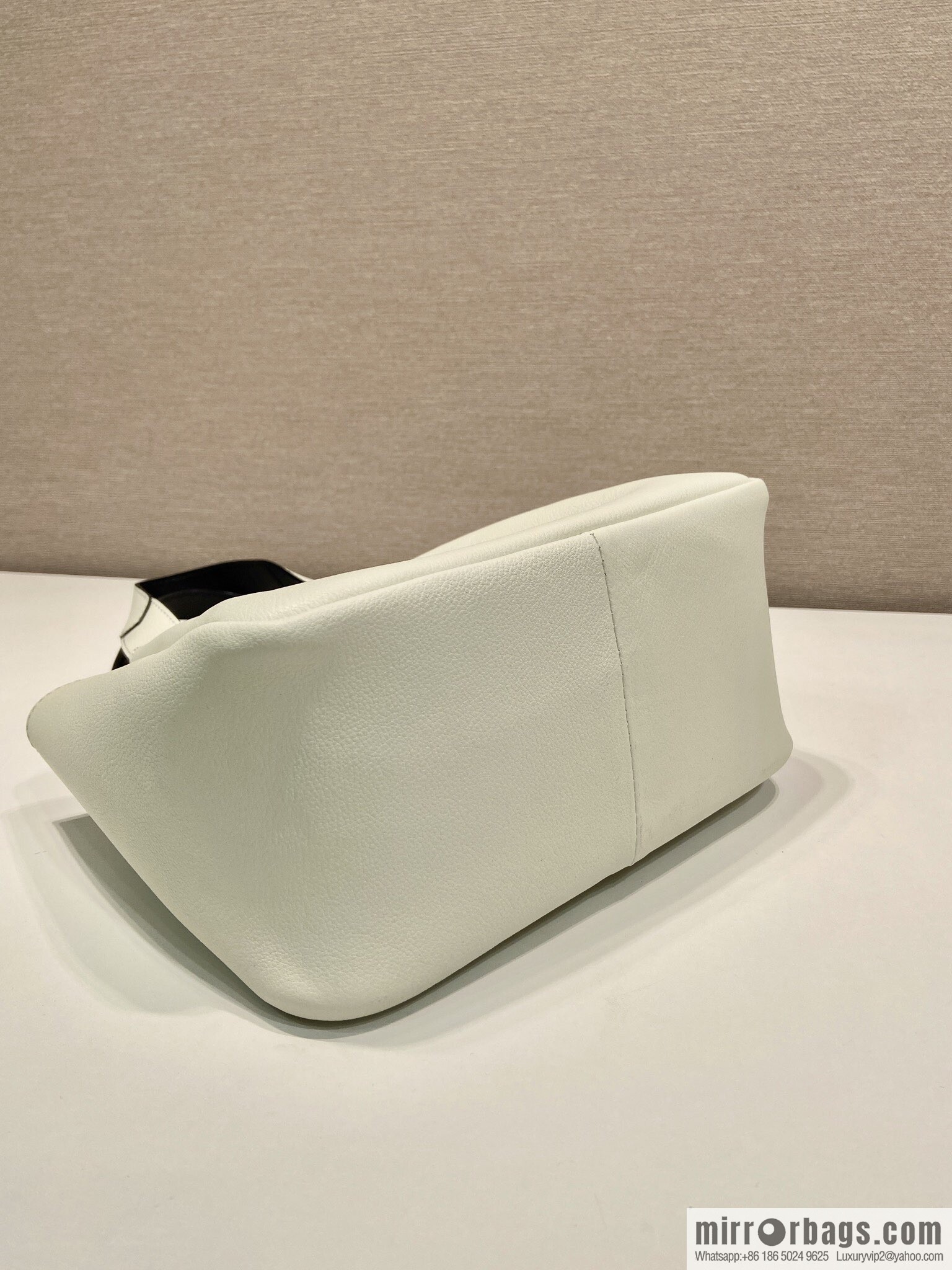 PRADA 🎉 new basket 🎉 1BG542 cowhide 🎉🎉 white
