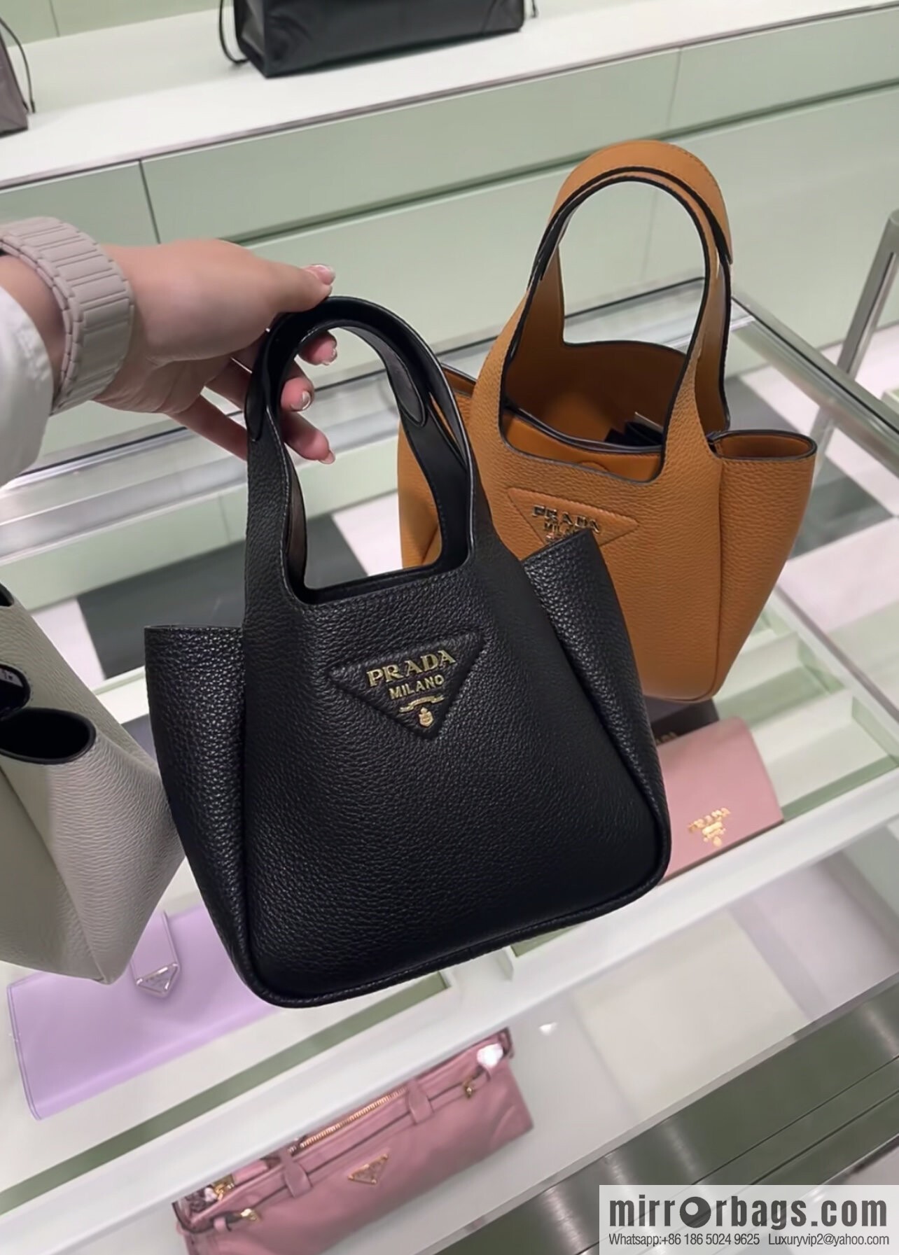 PRADA 🎉 mini basket 🎉 1BA349 🎉🎉 gold 😘😘 black