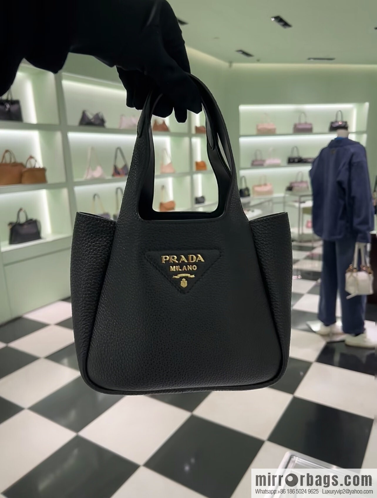 PRADA 🎉 mini basket 🎉 1BA349 🎉🎉 gold 😘😘 black